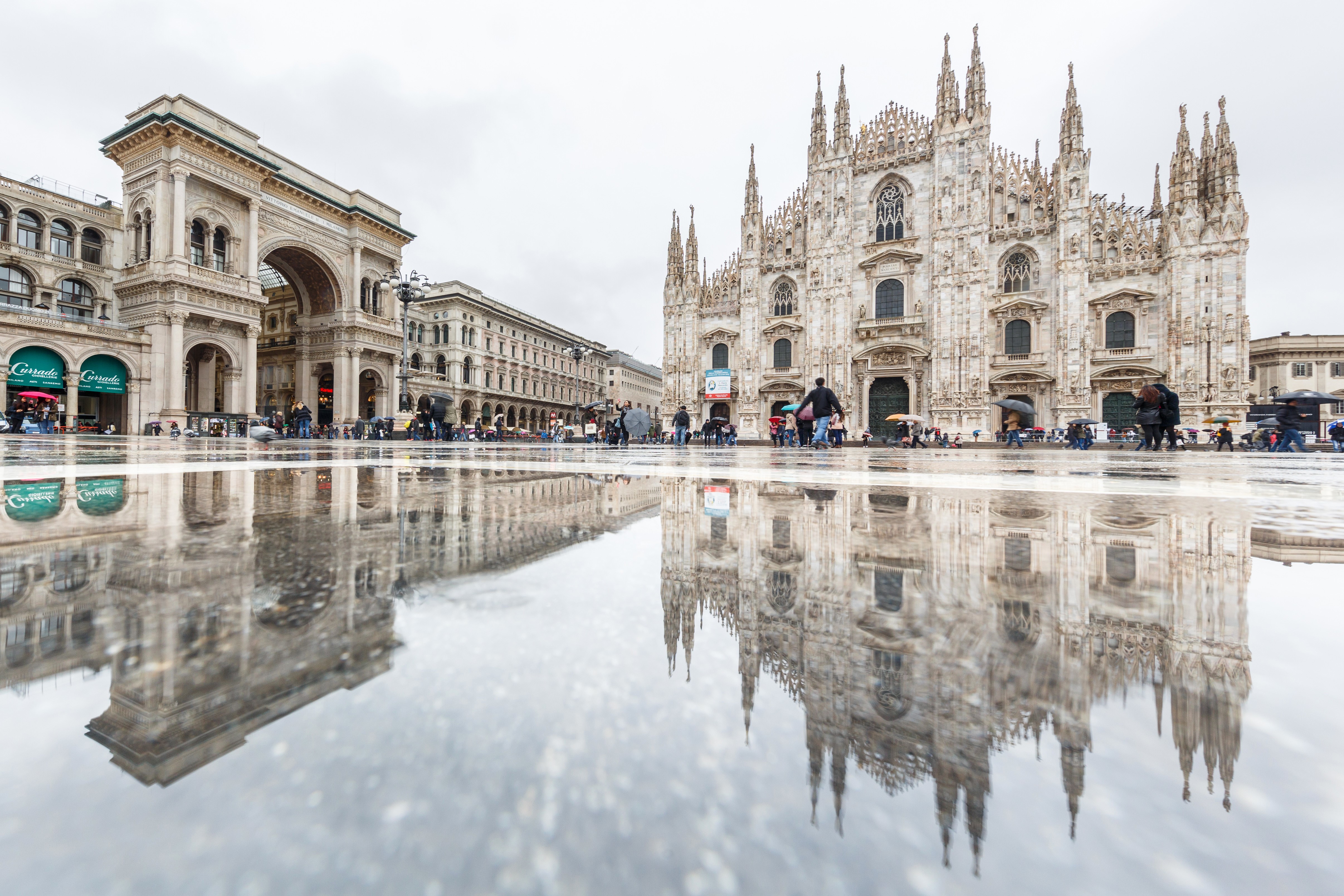 Milan Cathedral and Galleria Vittorio Emanuele II Reflection HD Wallpaper