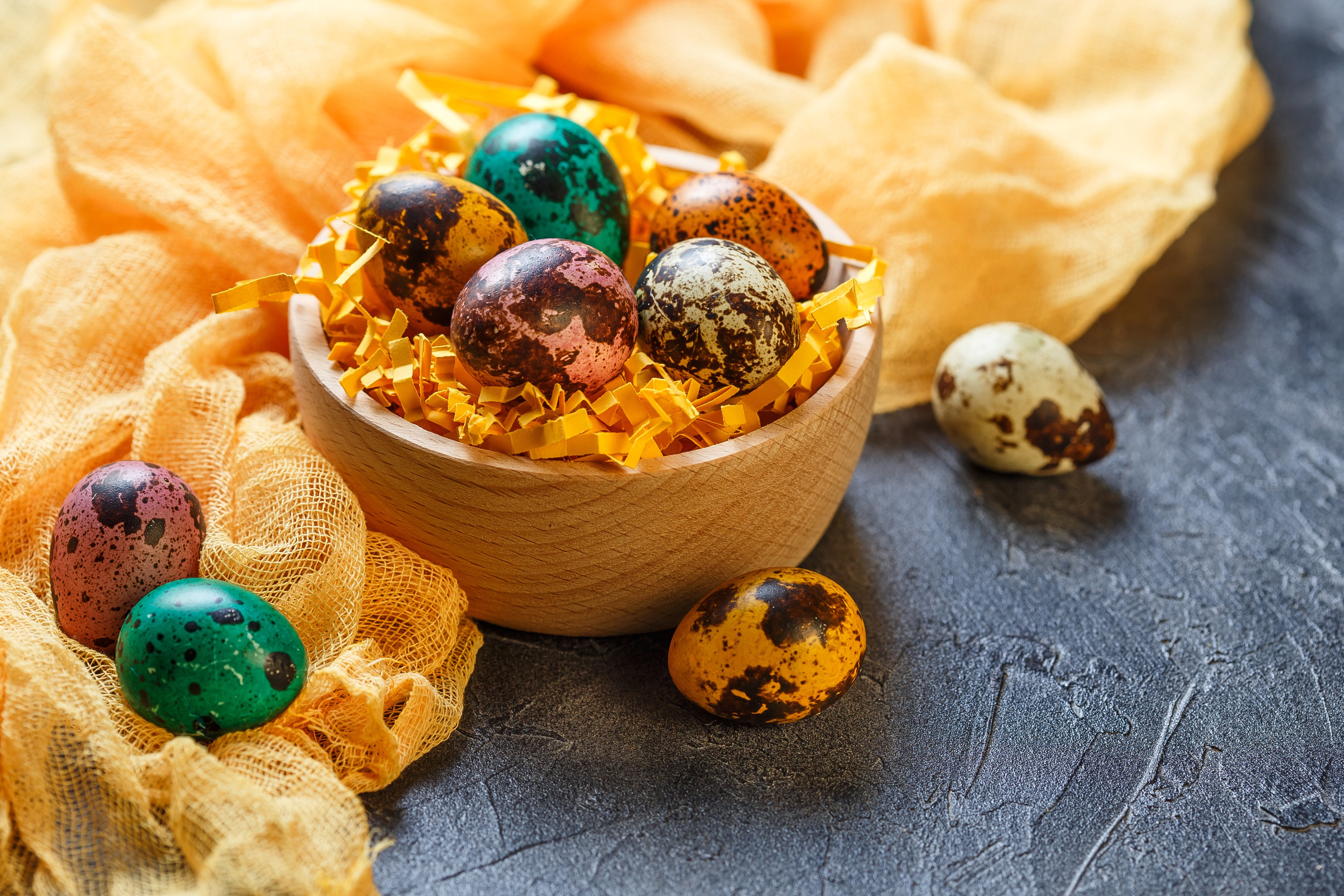 Easter Quail Eggs in a Bowl HD Wallpaper