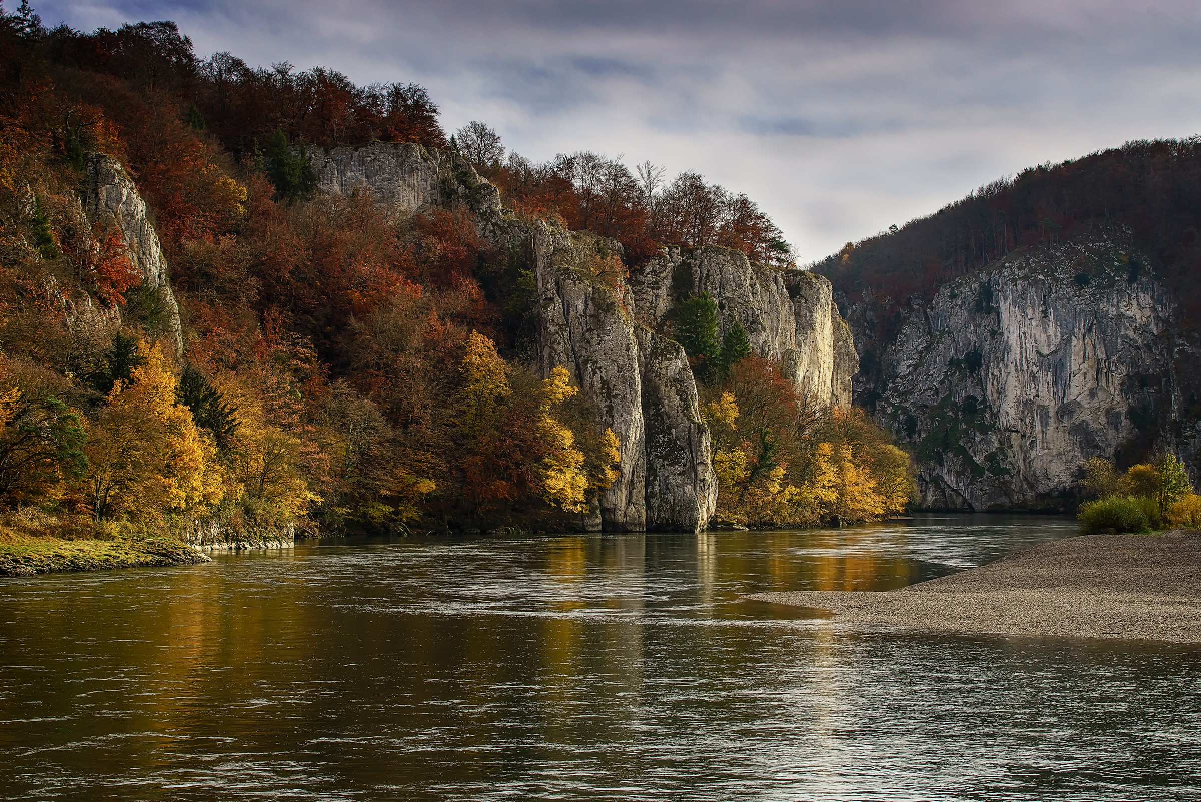 River and cliffs in autumn near Kelheim, Bavaria, Germany HD Wallpaper