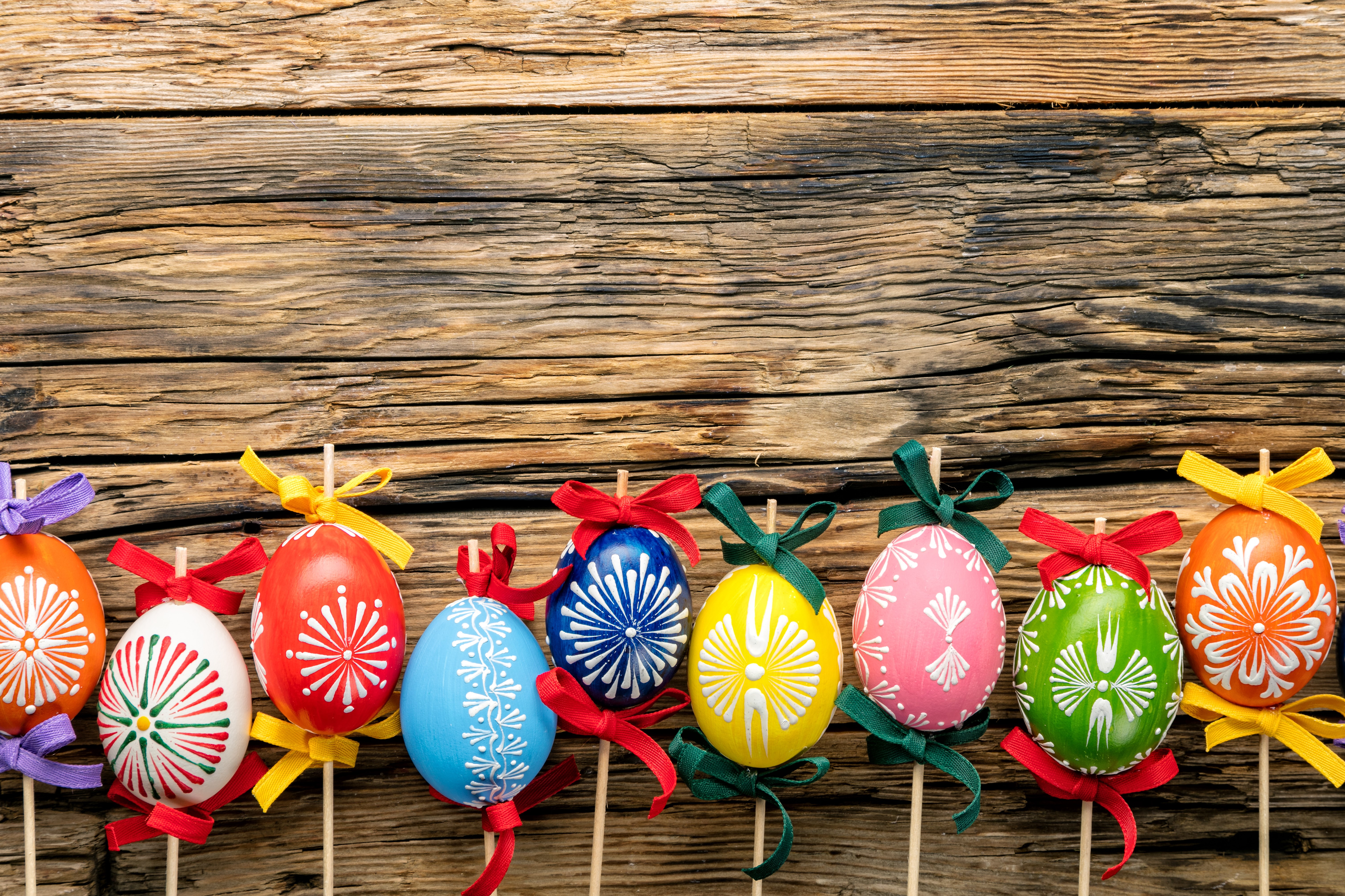 Easter Eggs with Bows on Wooden Background HD Wallpaper