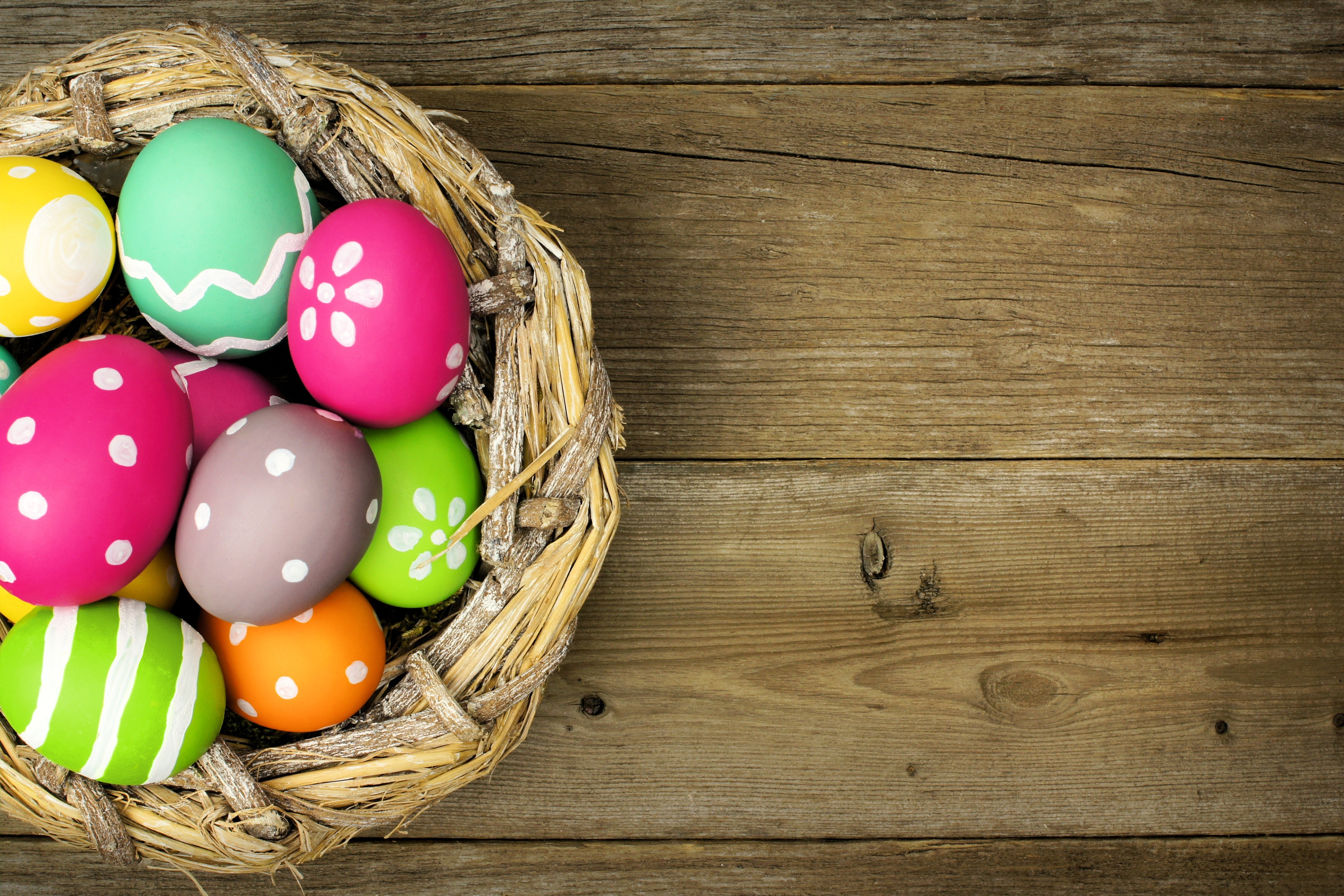 Easter Eggs in a Nest on Wood Planks HD Wallpaper