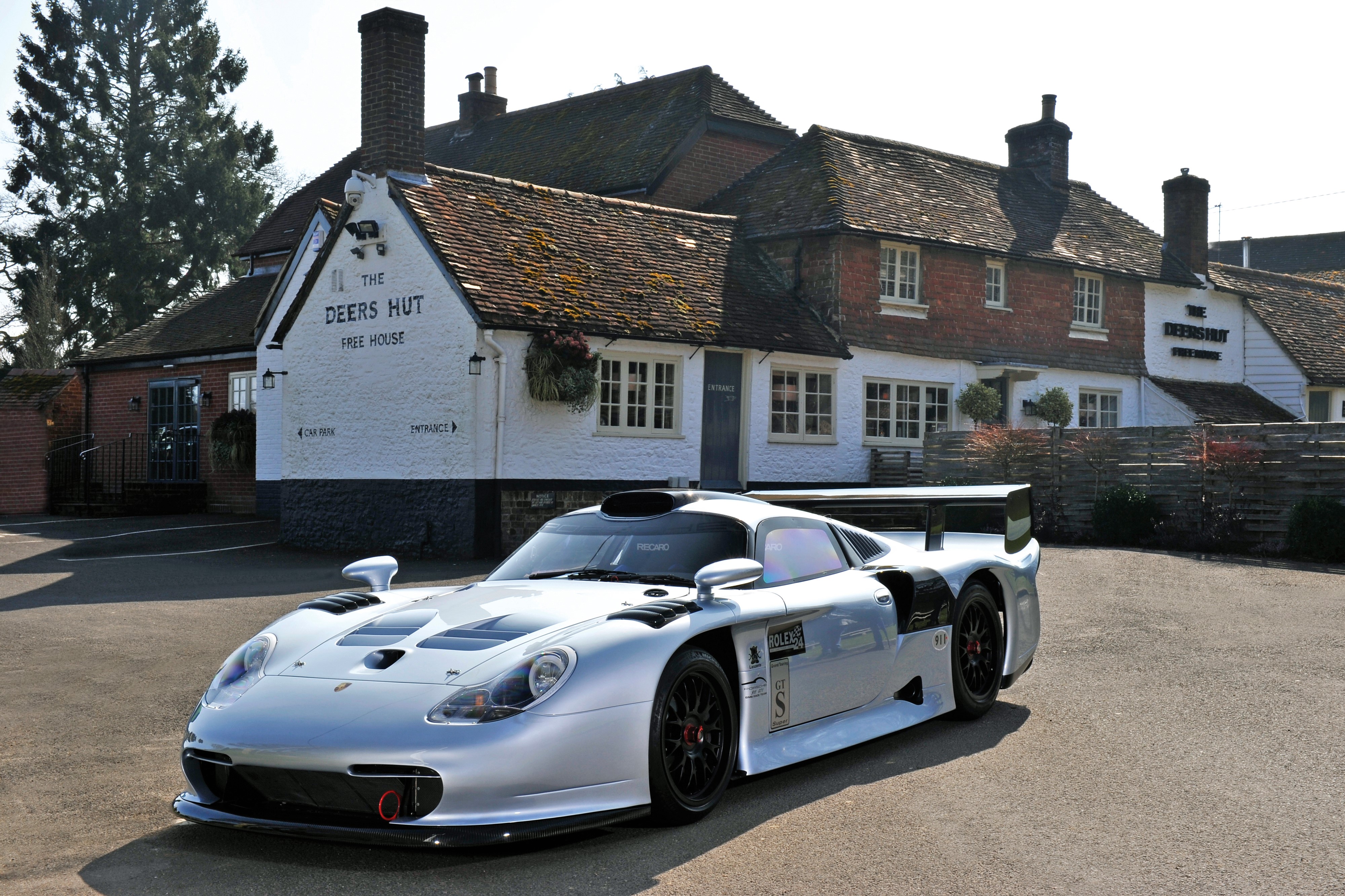 Silver Porsche GT1 Race Car at The Deers Hut HD Wallpaper