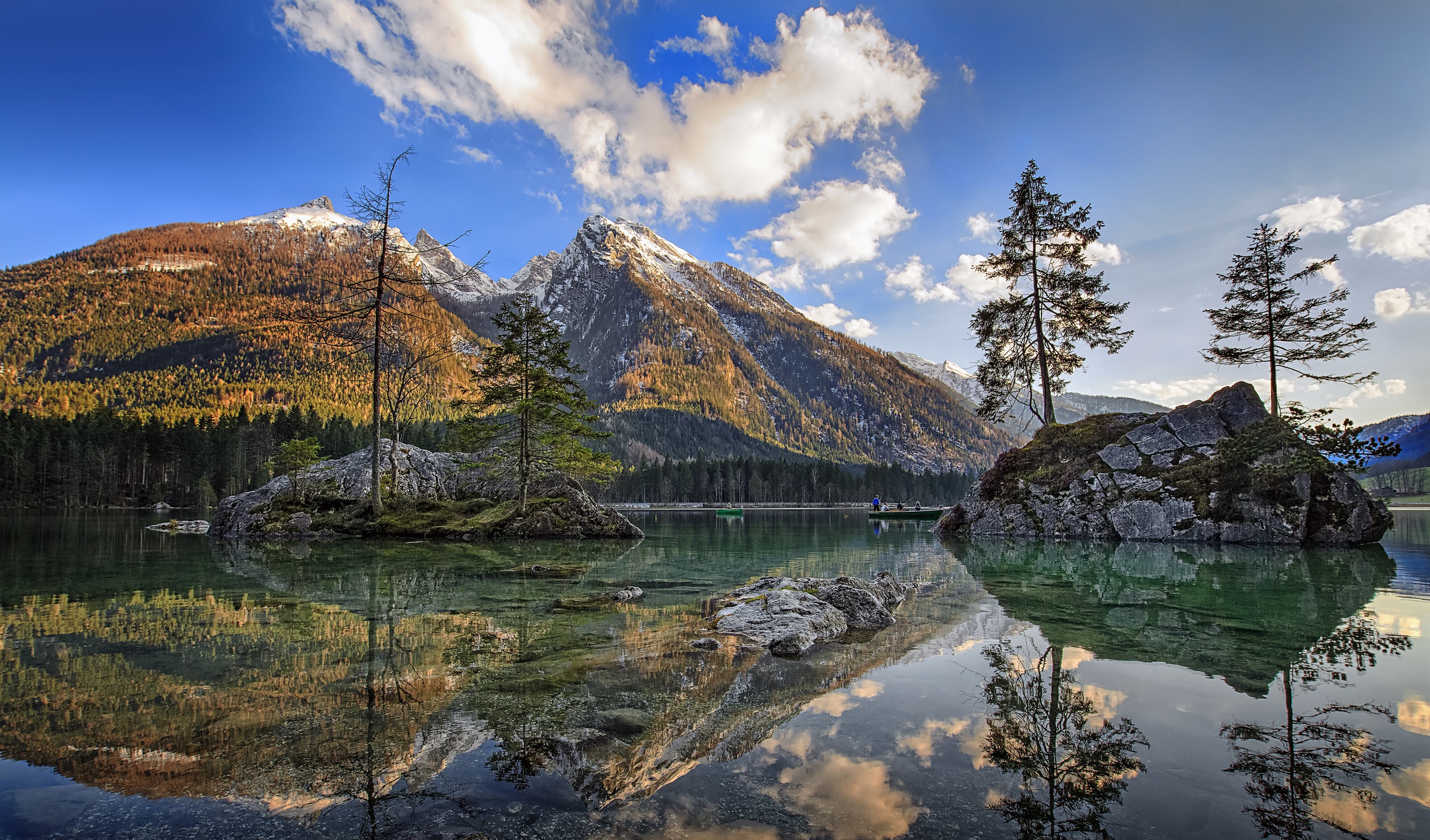 Lake reflection of mountains and trees in Berchtesgaden, Germany HD Wallpaper