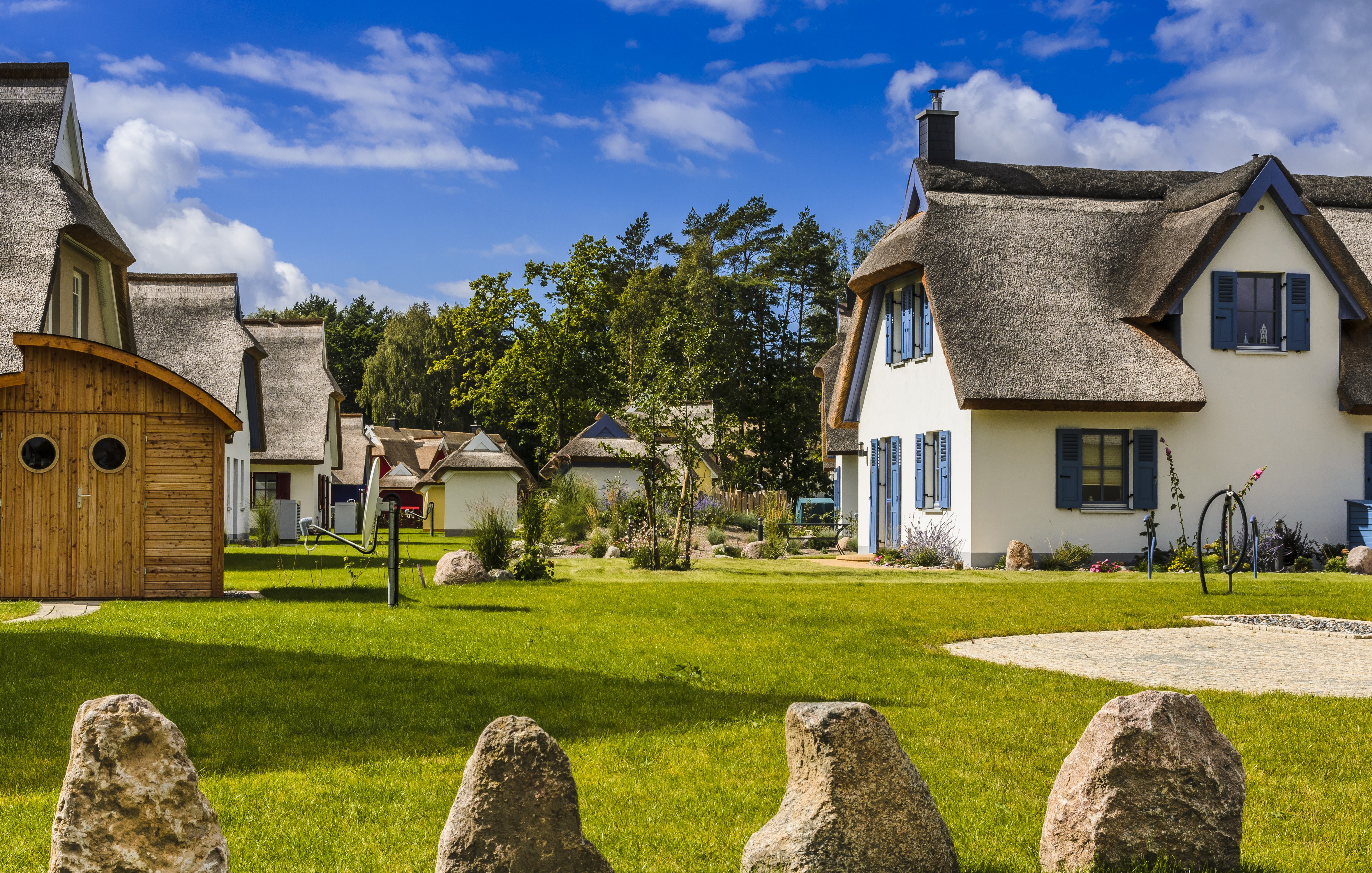 Thatched roof houses in Ruegen, Germany HD Wallpaper
