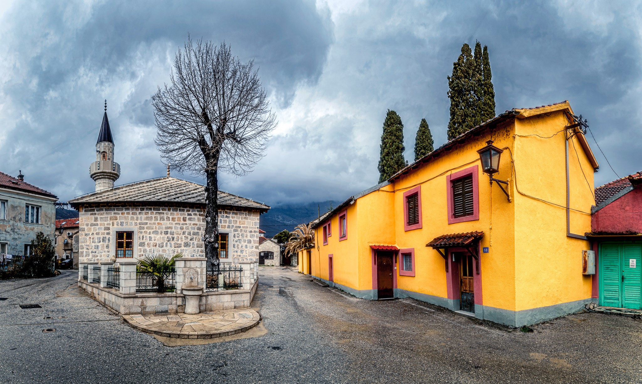 Mosque and yellow house in Trebinje, Bosnia and Herzegovina HD Wallpaper