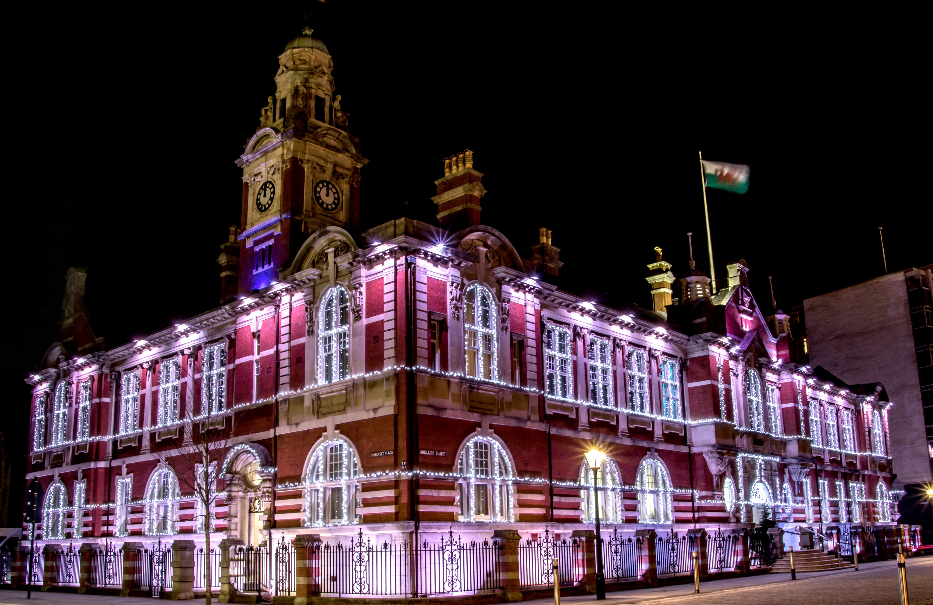 Morgans Hotel Swansea at Night with Fairy Lights HD Wallpaper