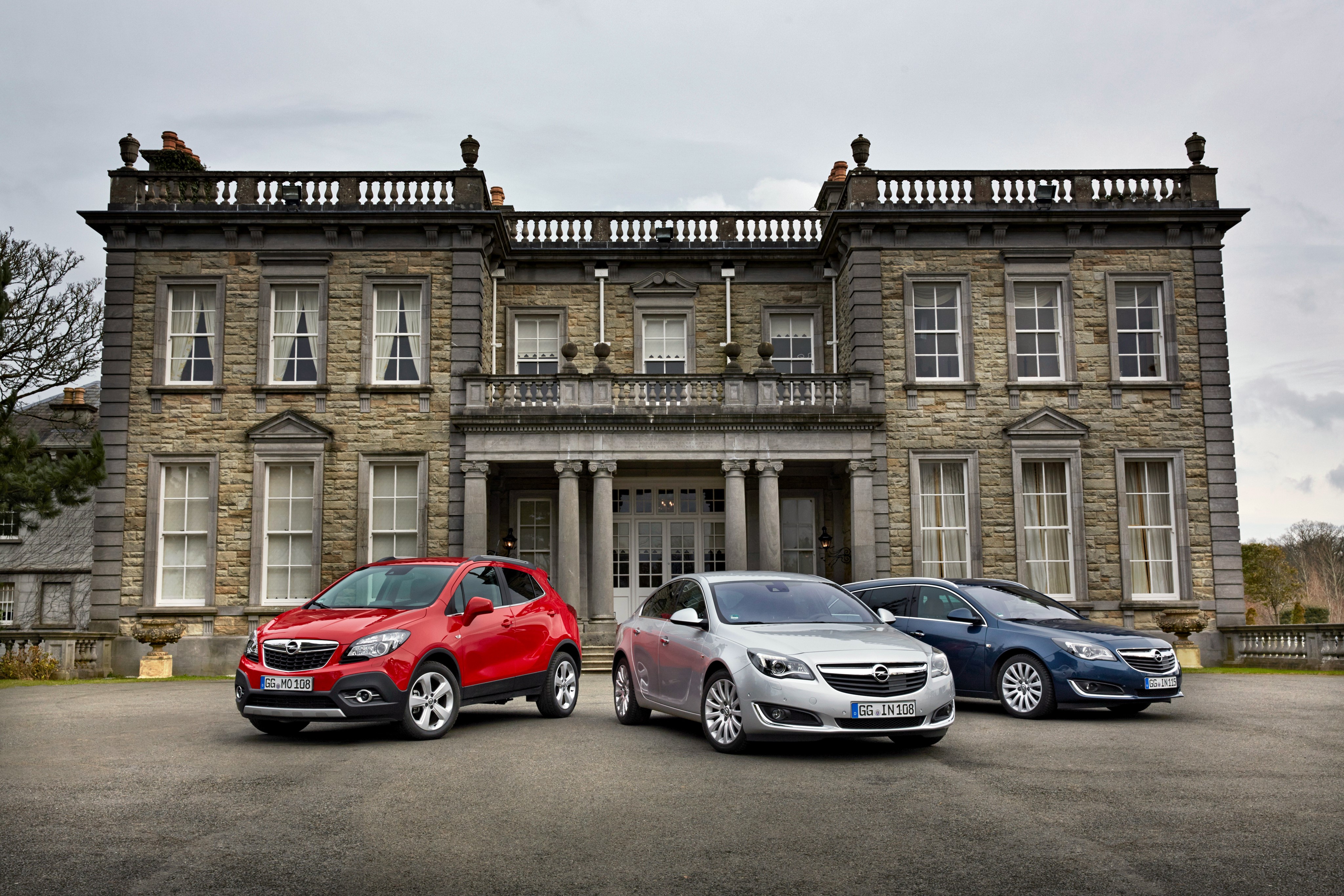 Three Opel cars in front of a mansion HD Wallpaper