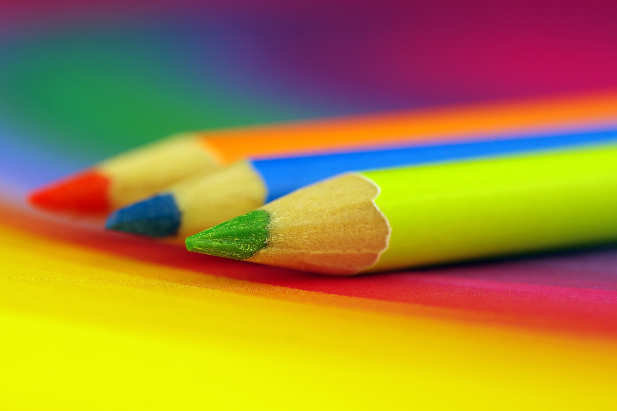 Colored pencils on a rainbow background HD Wallpaper