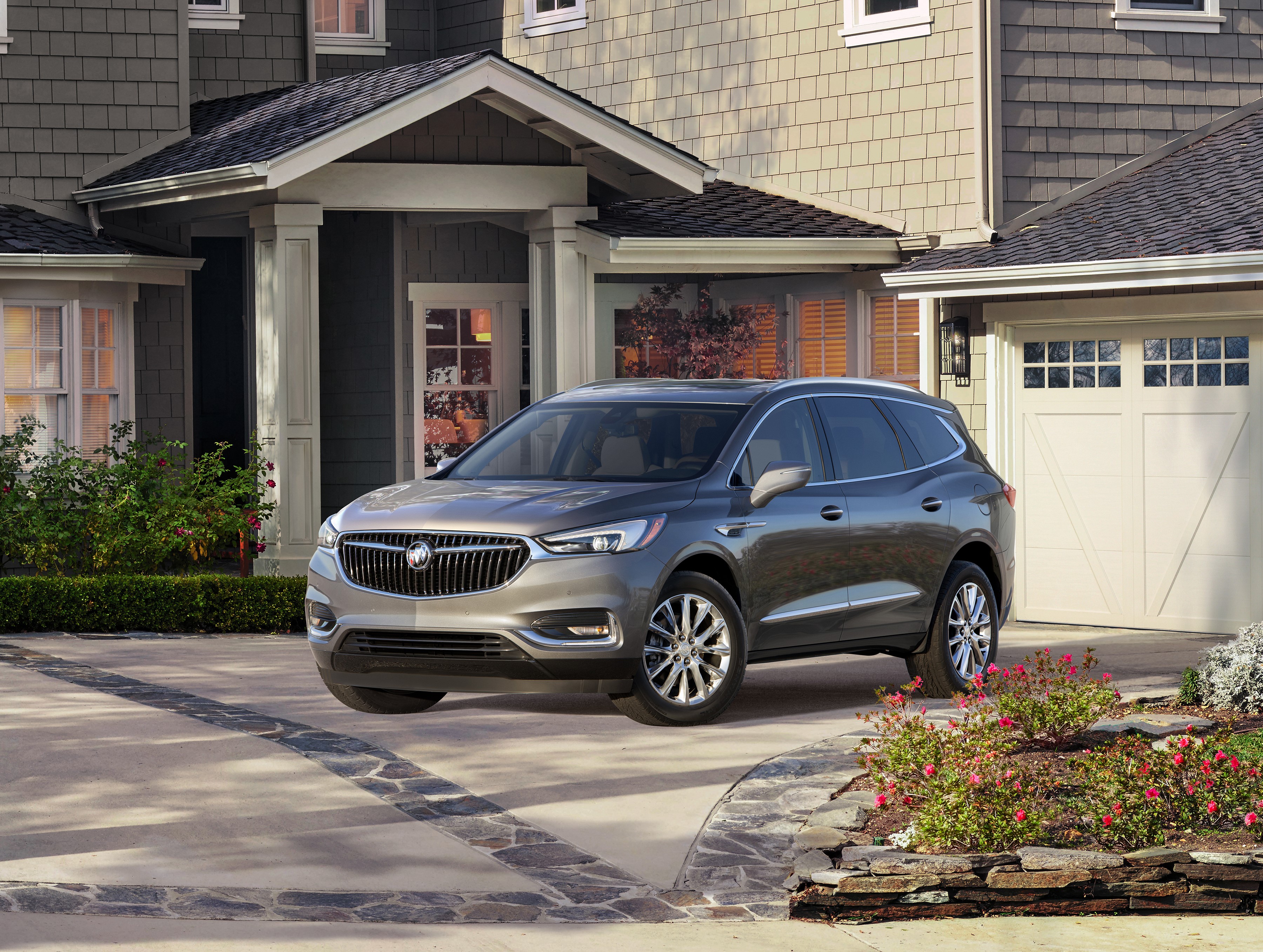 2018 Buick Enclave parked in front of a house HD Wallpaper