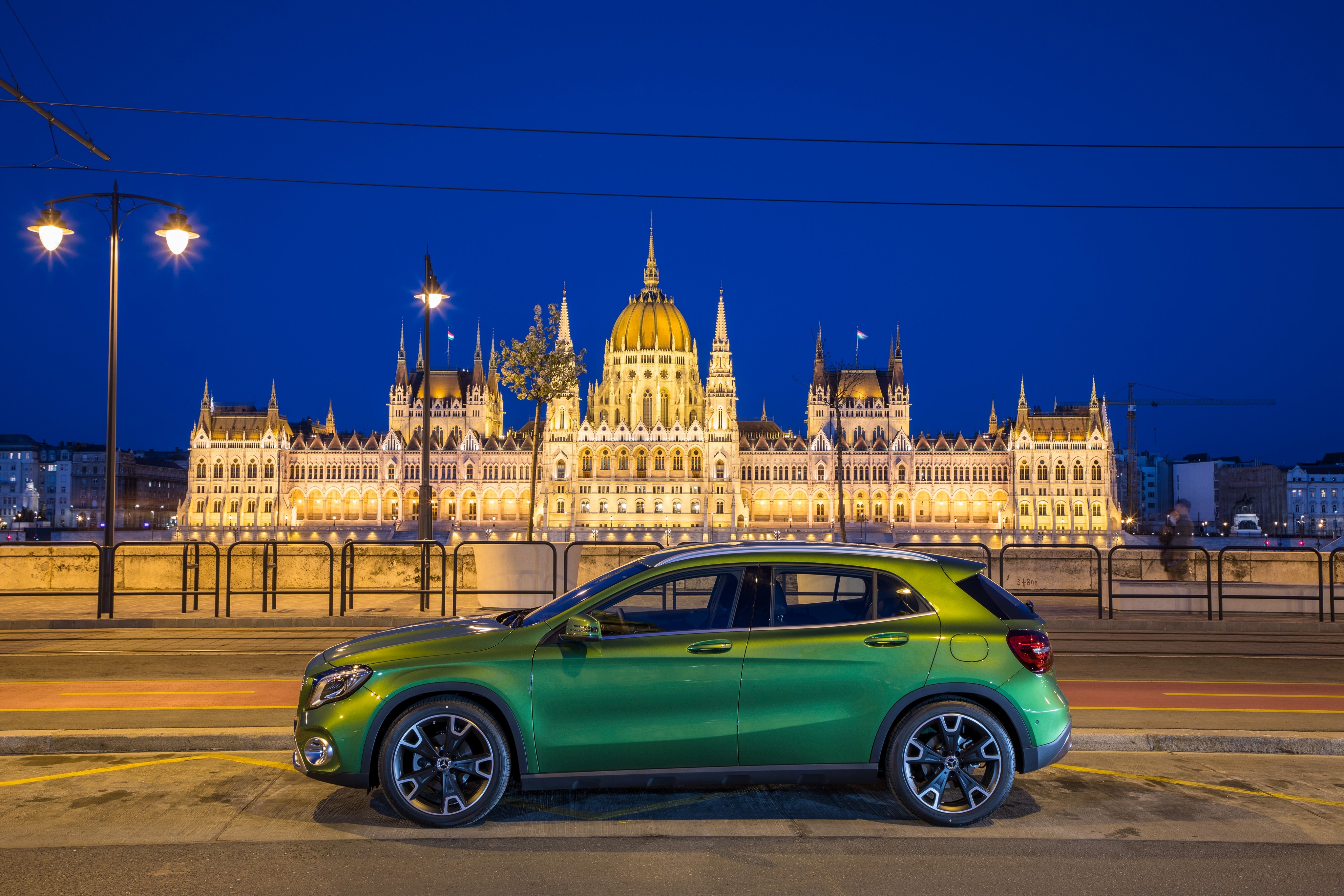 Mercedes-Benz 2017 GLA 200 d 4MATIC in Yellow Green HD Wallpaper