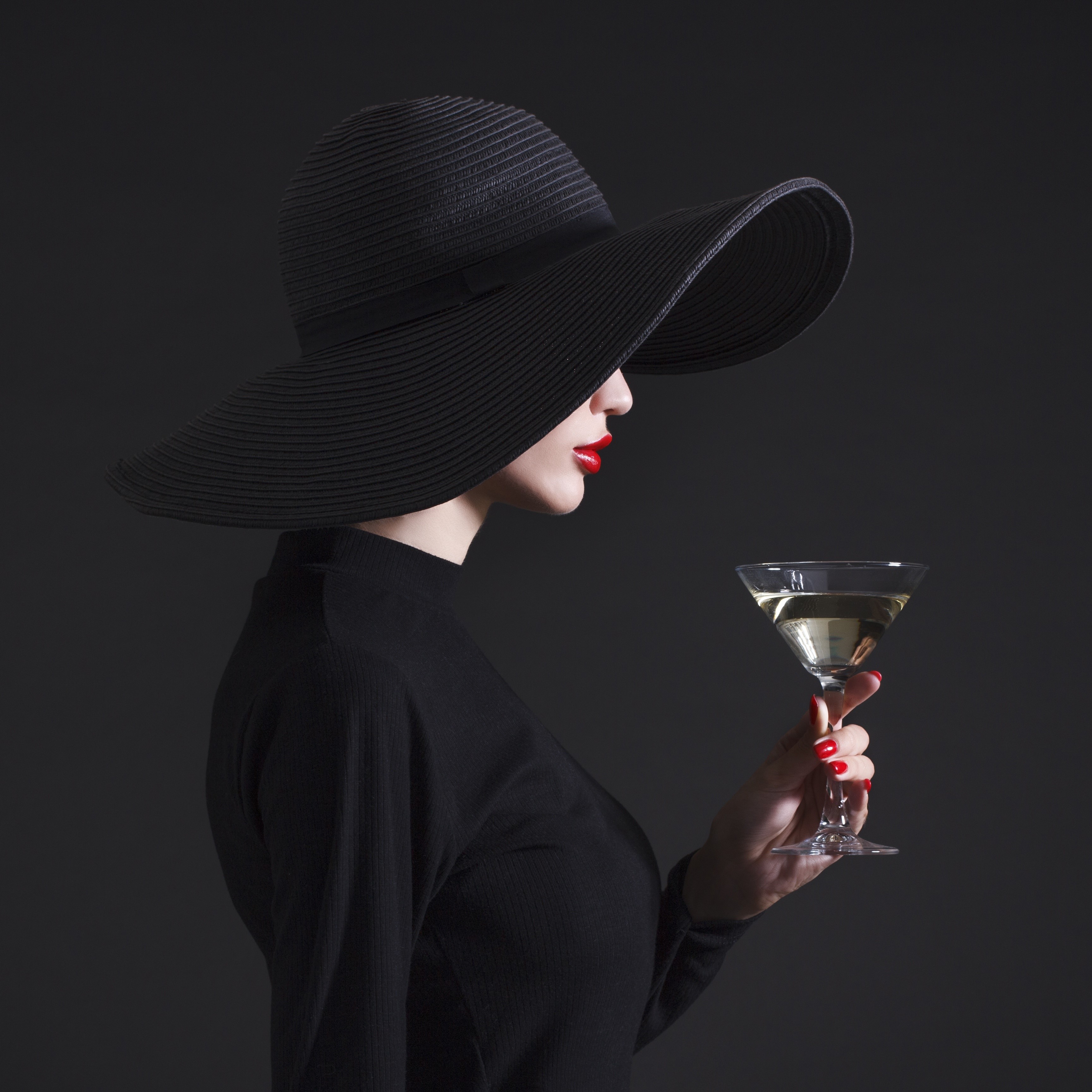 Woman in black hat holding a cocktail HD Wallpaper