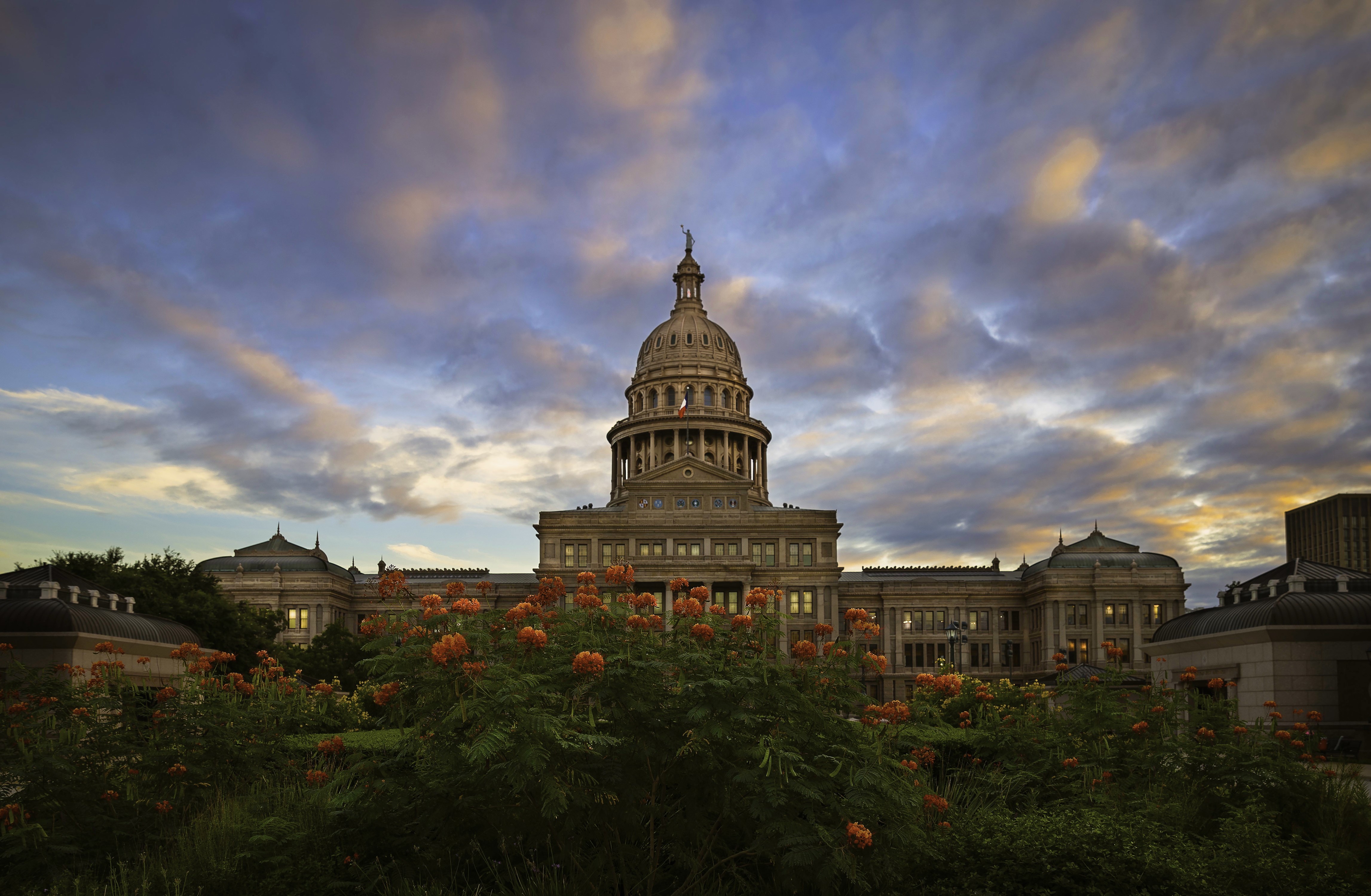 Texas State Capitol Building at Dusk HD Wallpaper