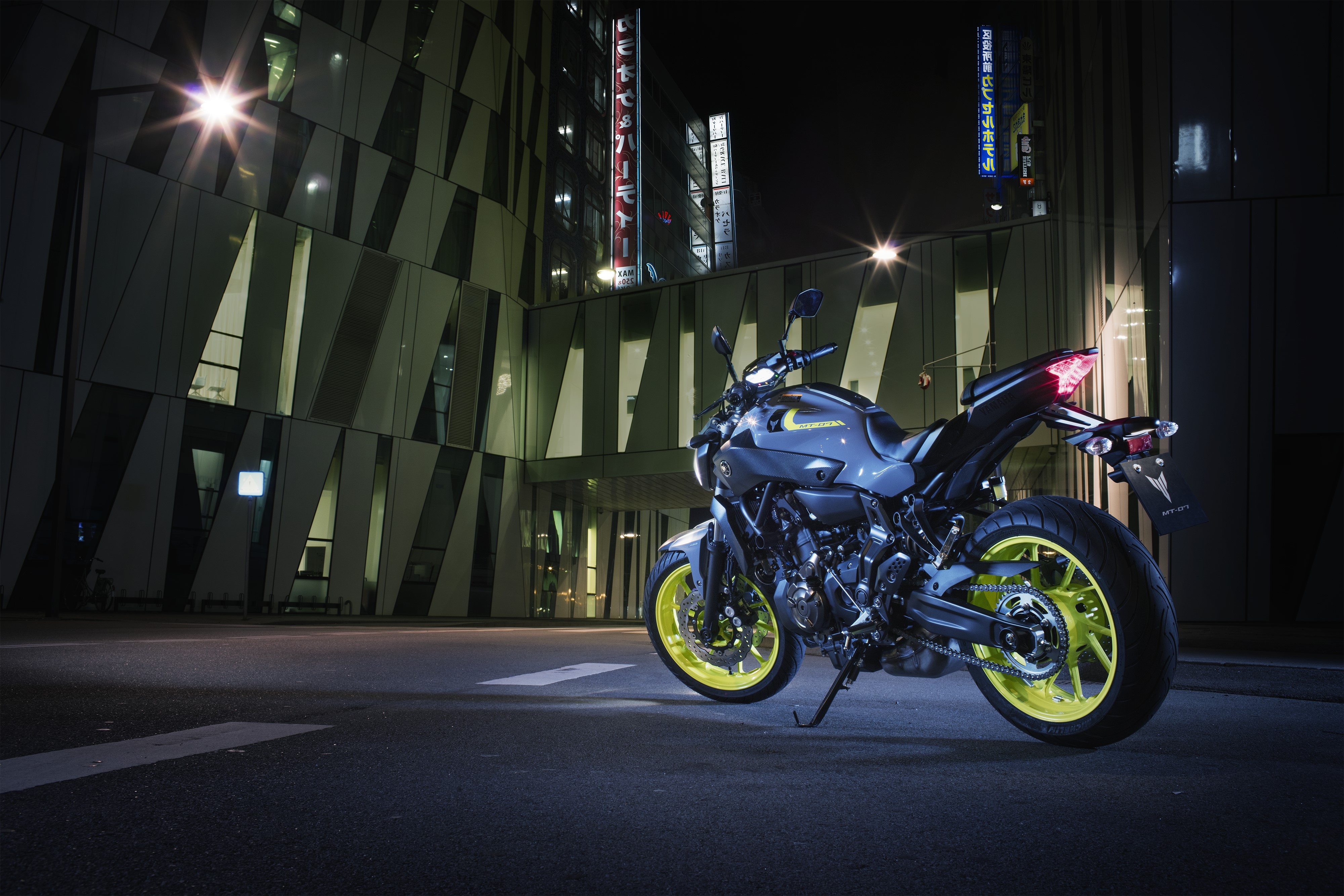 2015-17 MT-07 Yamaha motorcycle parked at night HD Wallpaper