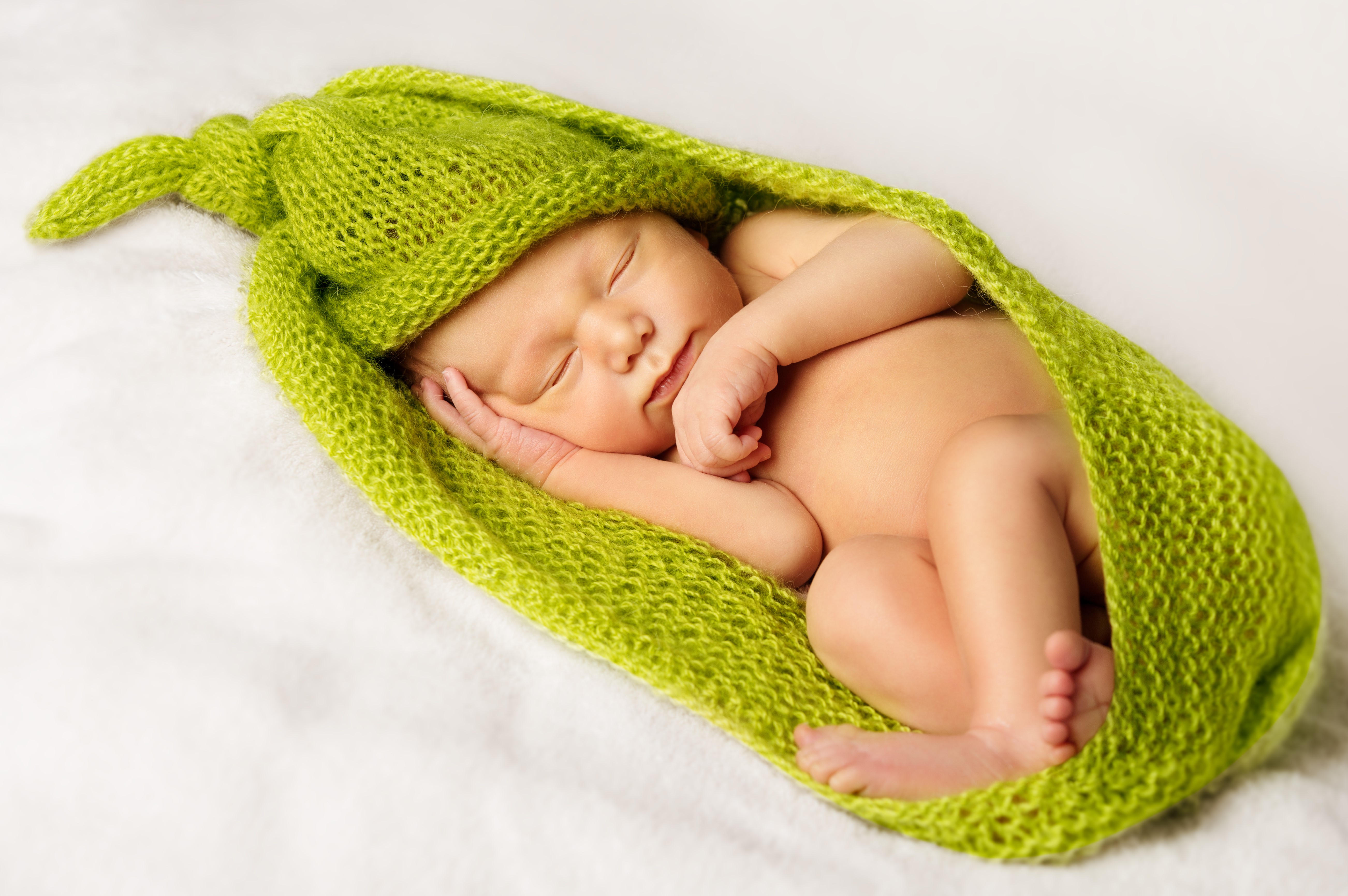 Newborn baby sleeping in a green pea pod costume HD Wallpaper