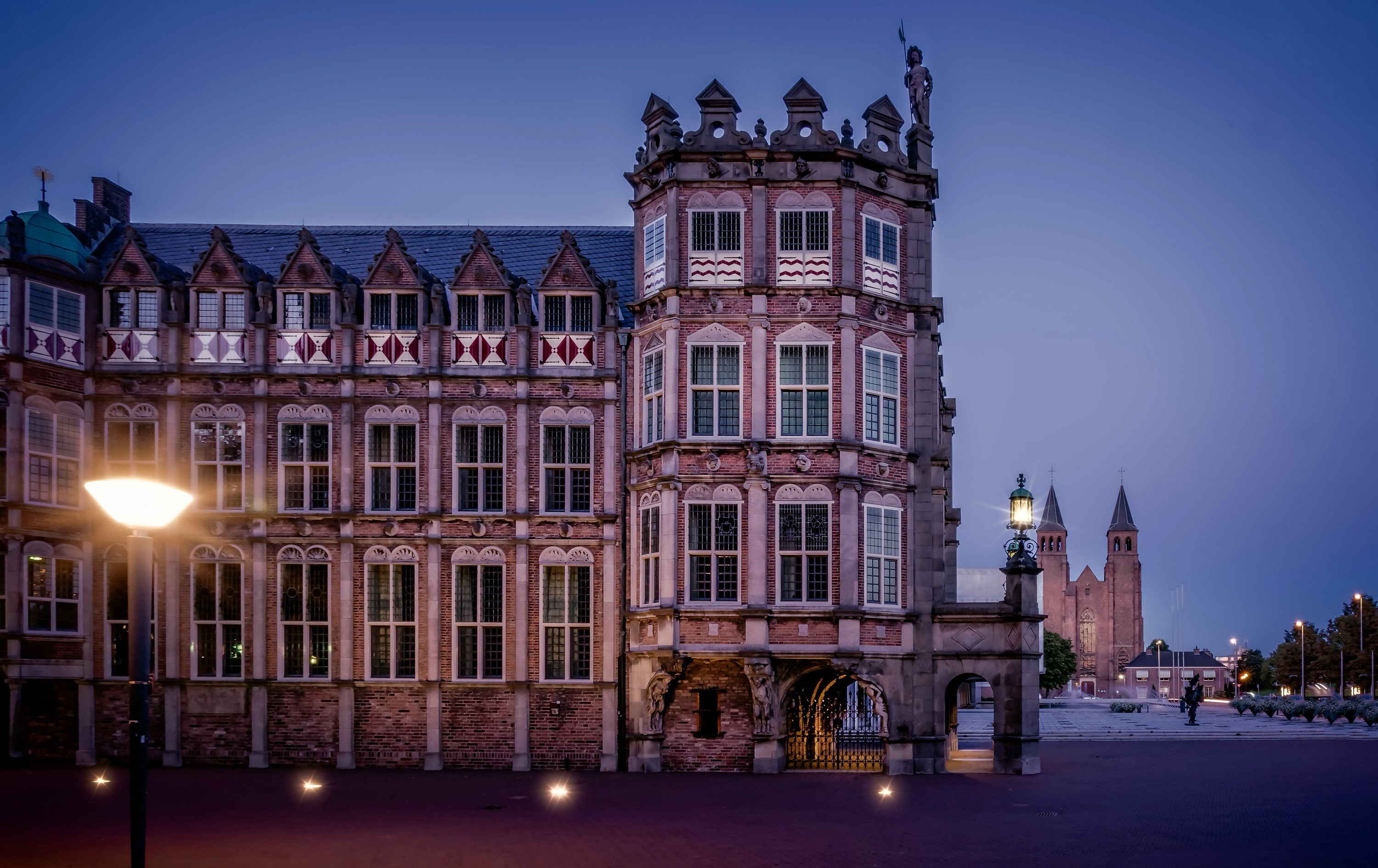 Grote Kerk and historic building in Arnhem, Netherlands at dusk HD Wallpaper