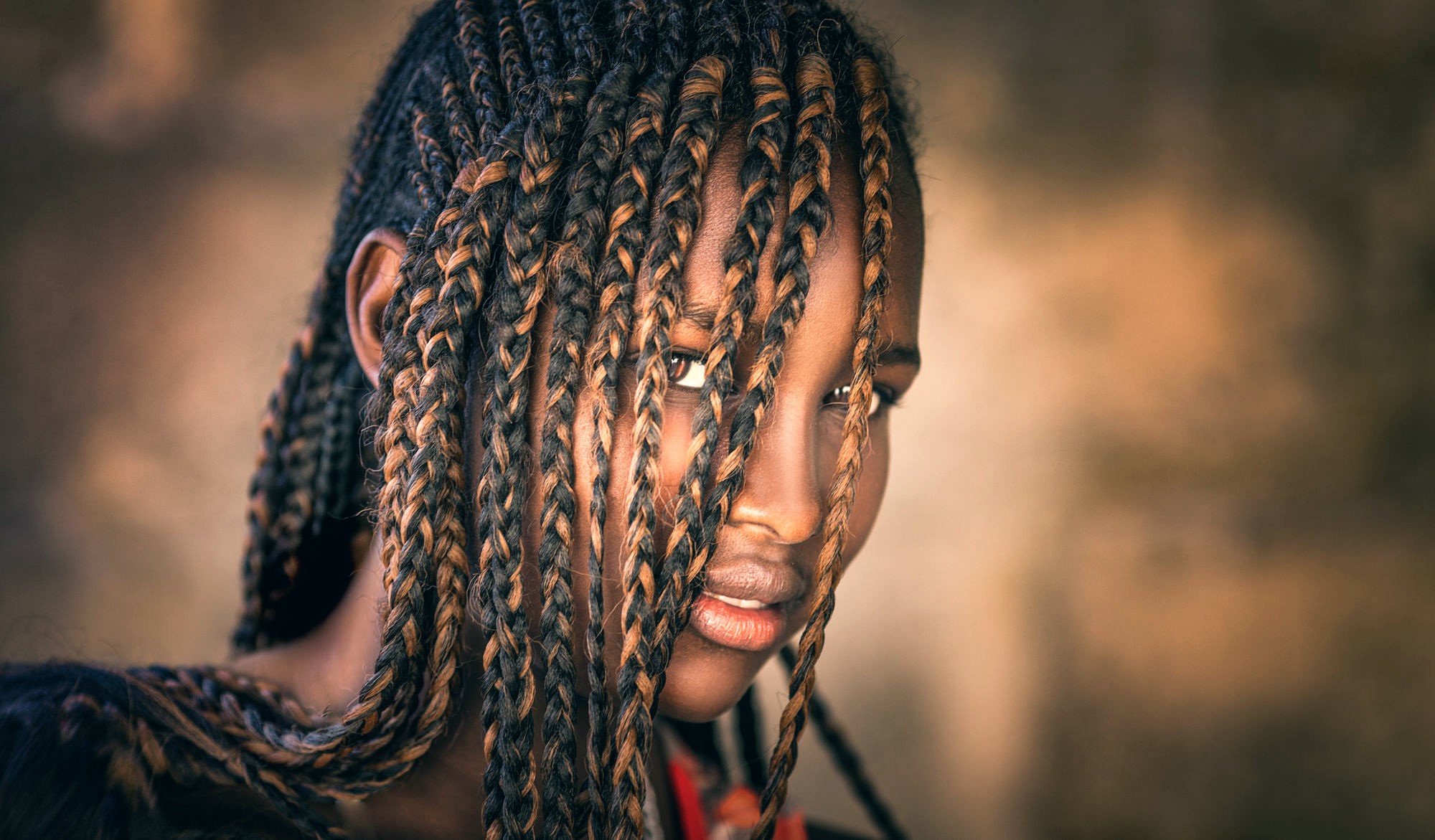 Young woman with braided hair looking to the side HD Wallpaper