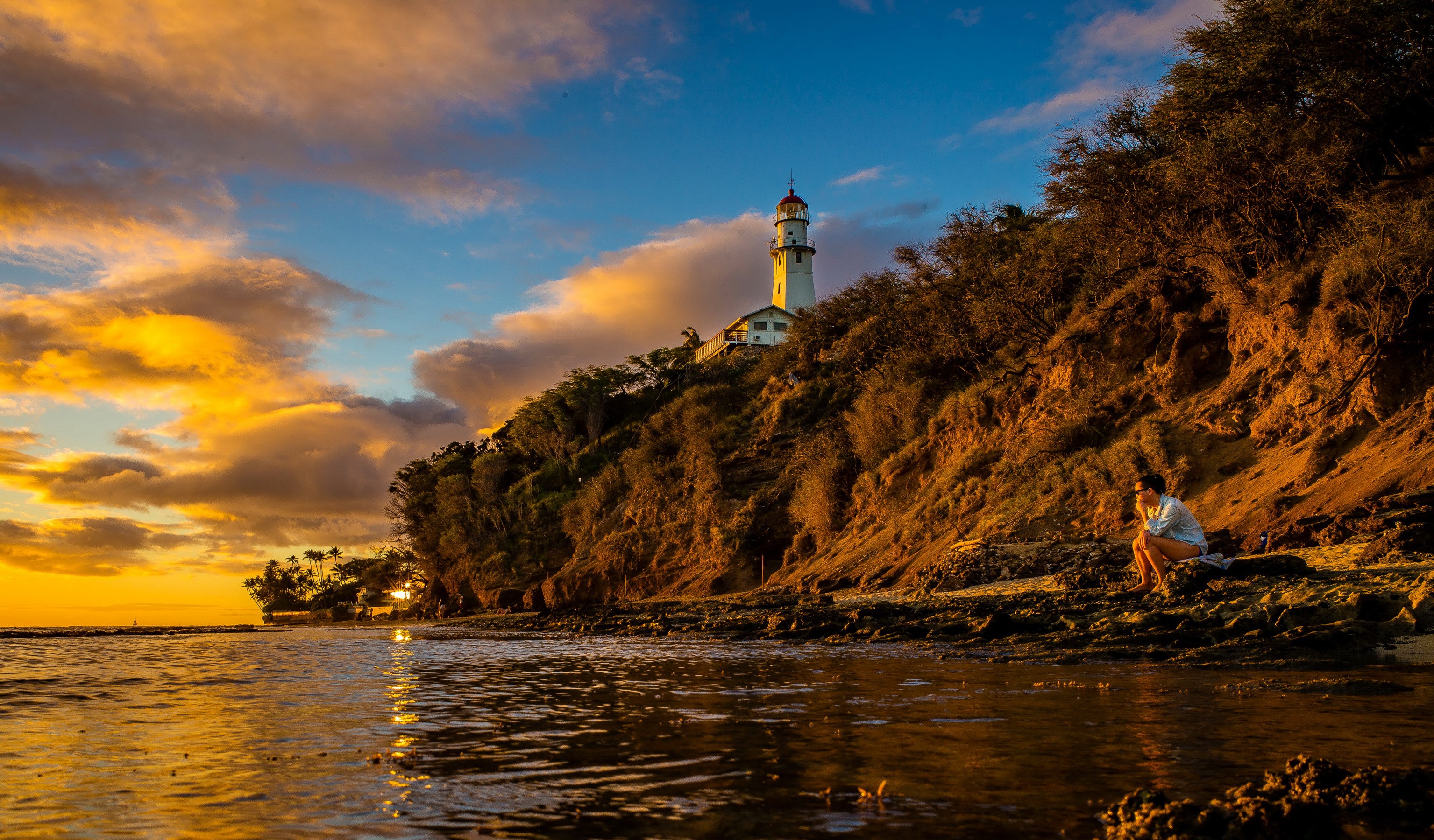 Diamond Head Lighthouse, Hawaii at Sunset with Person on Shore HD Wallpaper