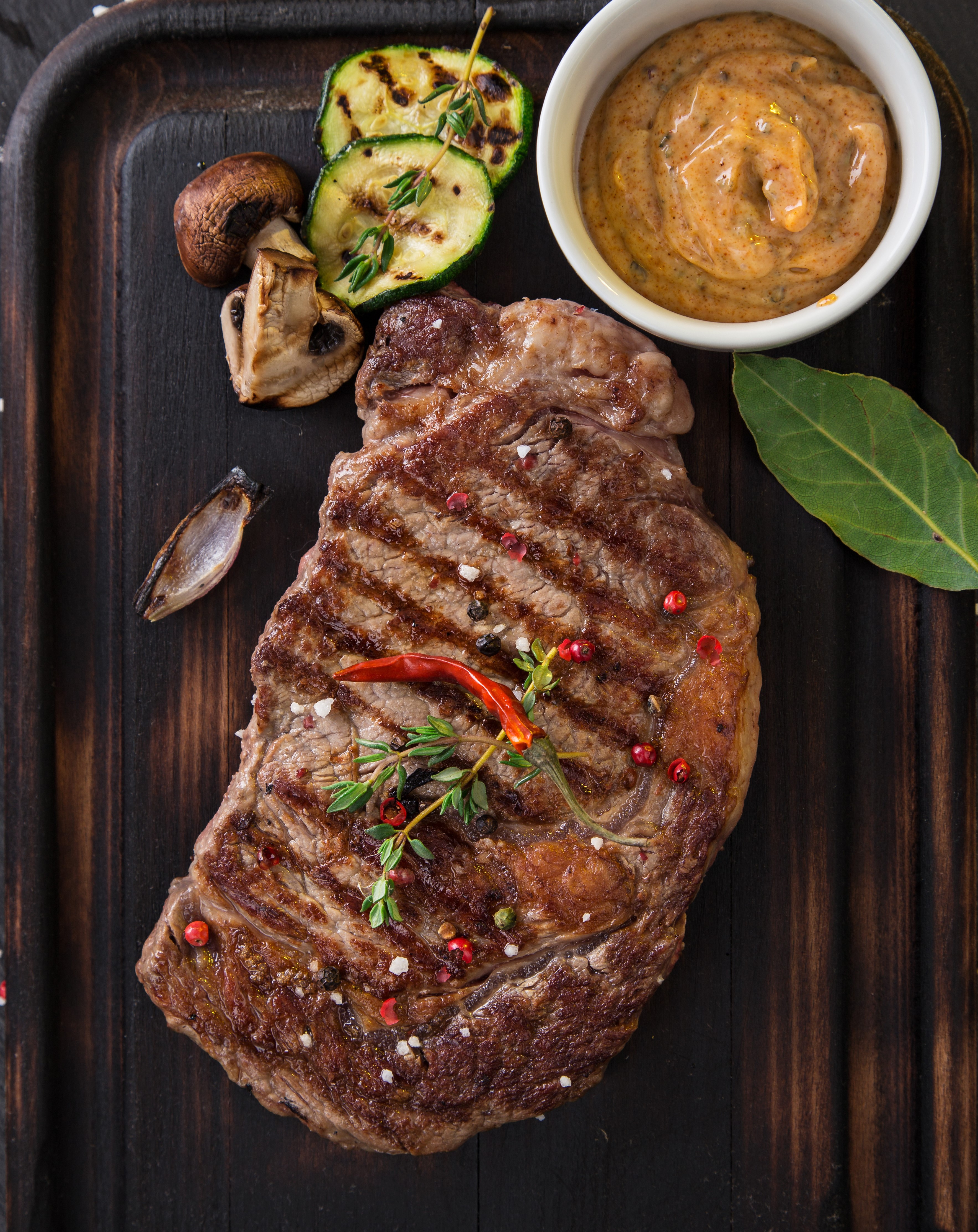 Grilled steak with vegetables and sauce HD Phone Wallpaper