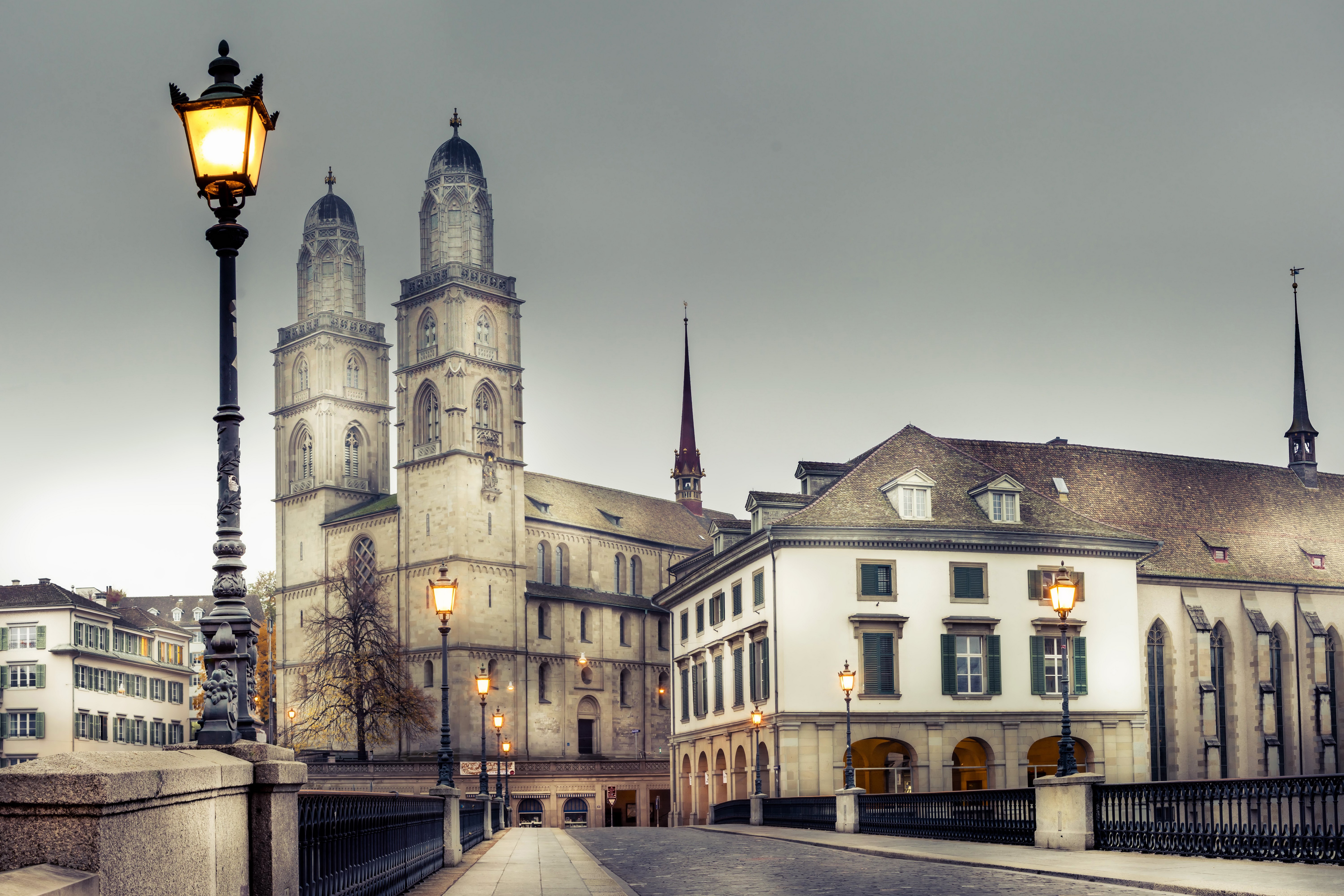 Grossmünster Church and street lights in Zurich, Switzerland HD Wallpaper