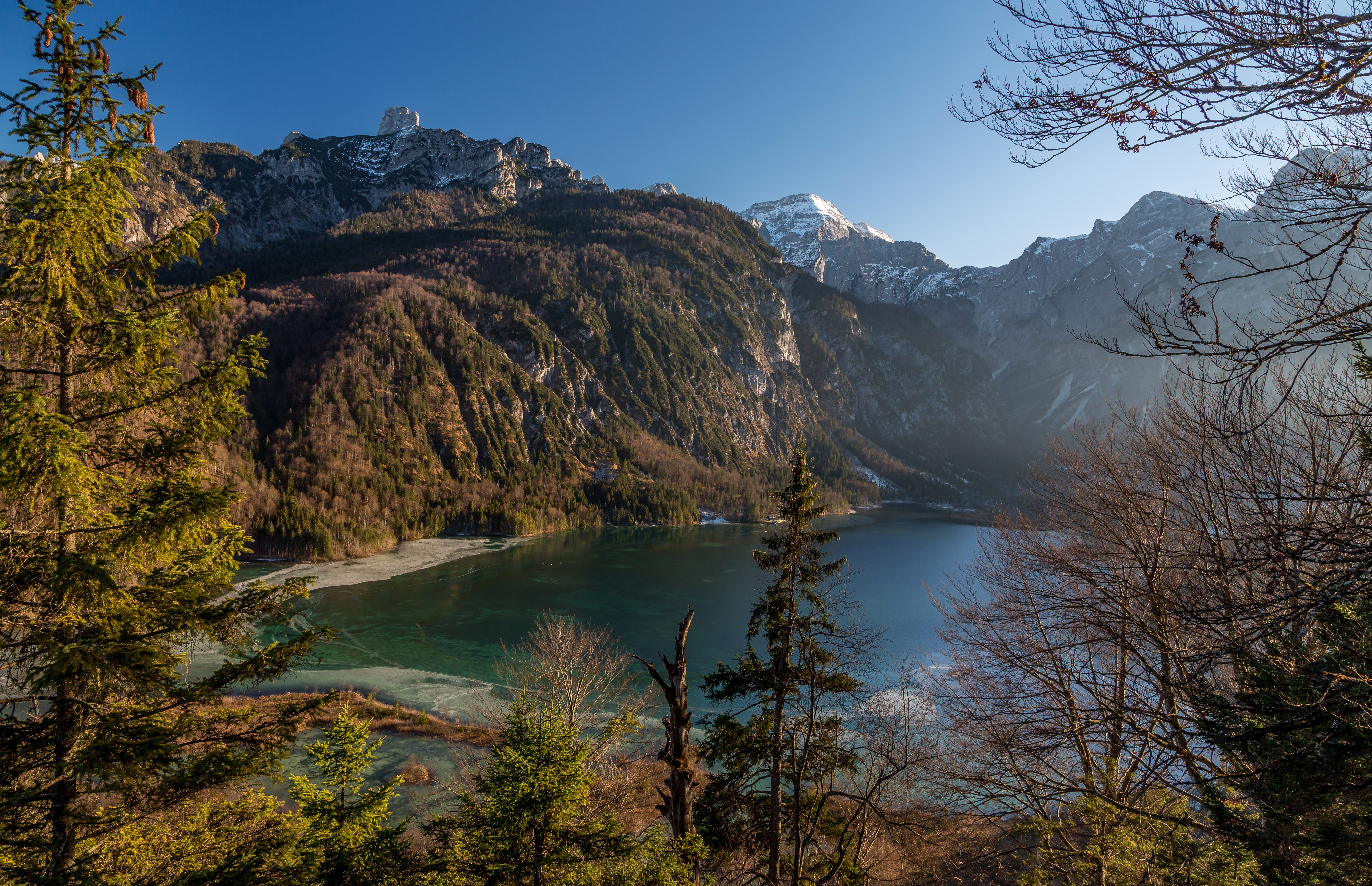 Lake and mountains in Austria HD Wallpaper