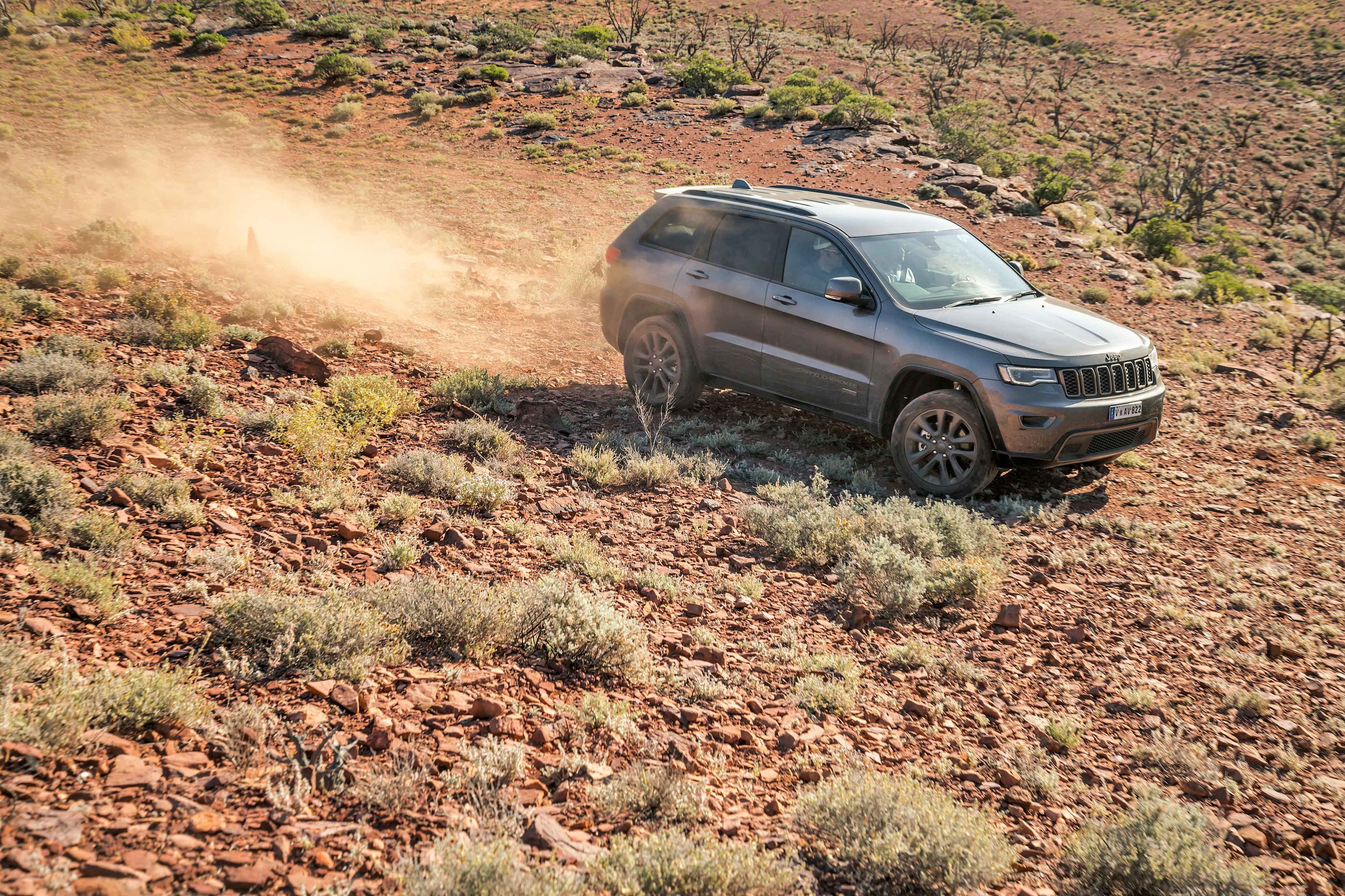 Jeep Grand Cherokee driving off-road HD Wallpaper
