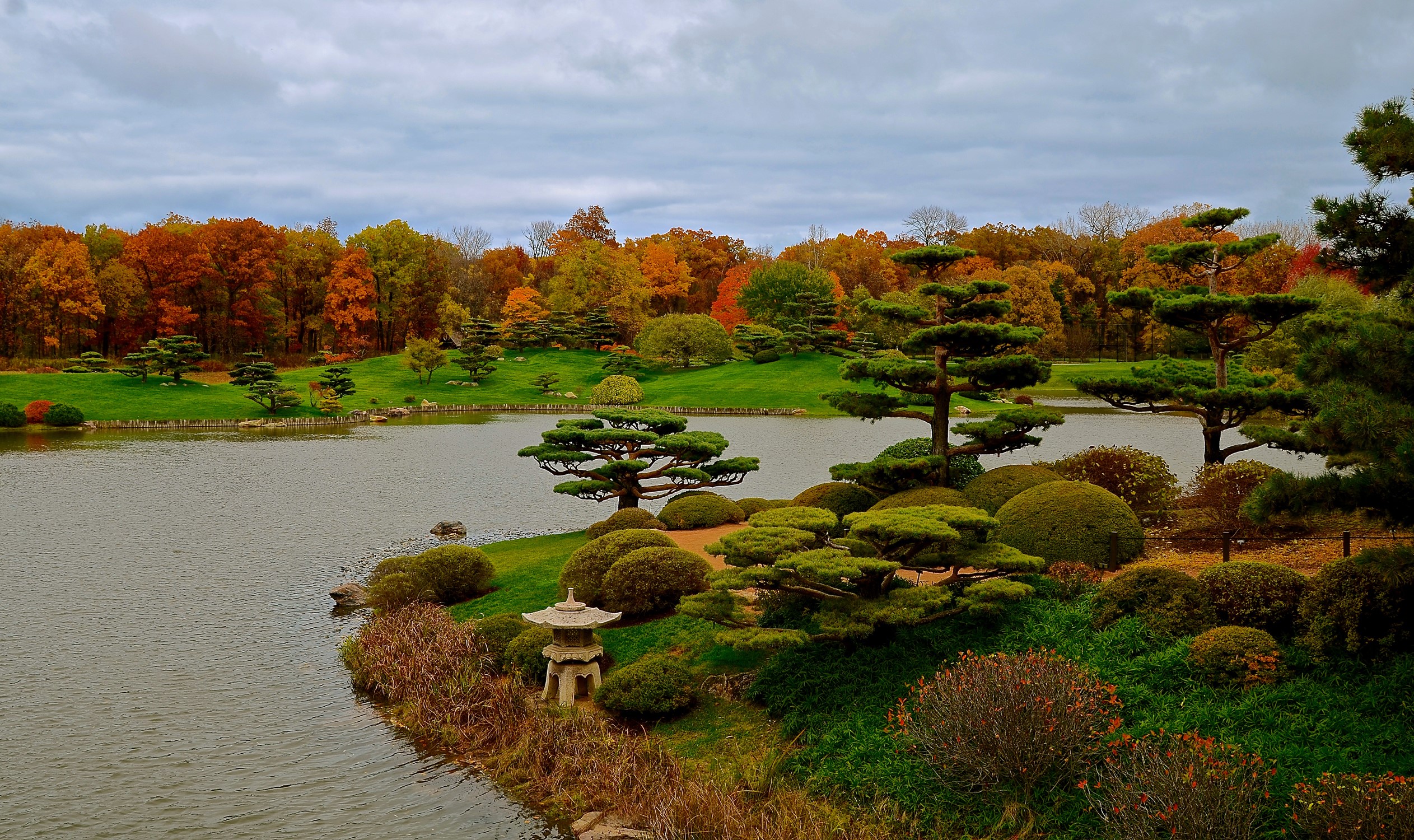 Japanese Garden with Pond and Autumn Trees HD Wallpaper