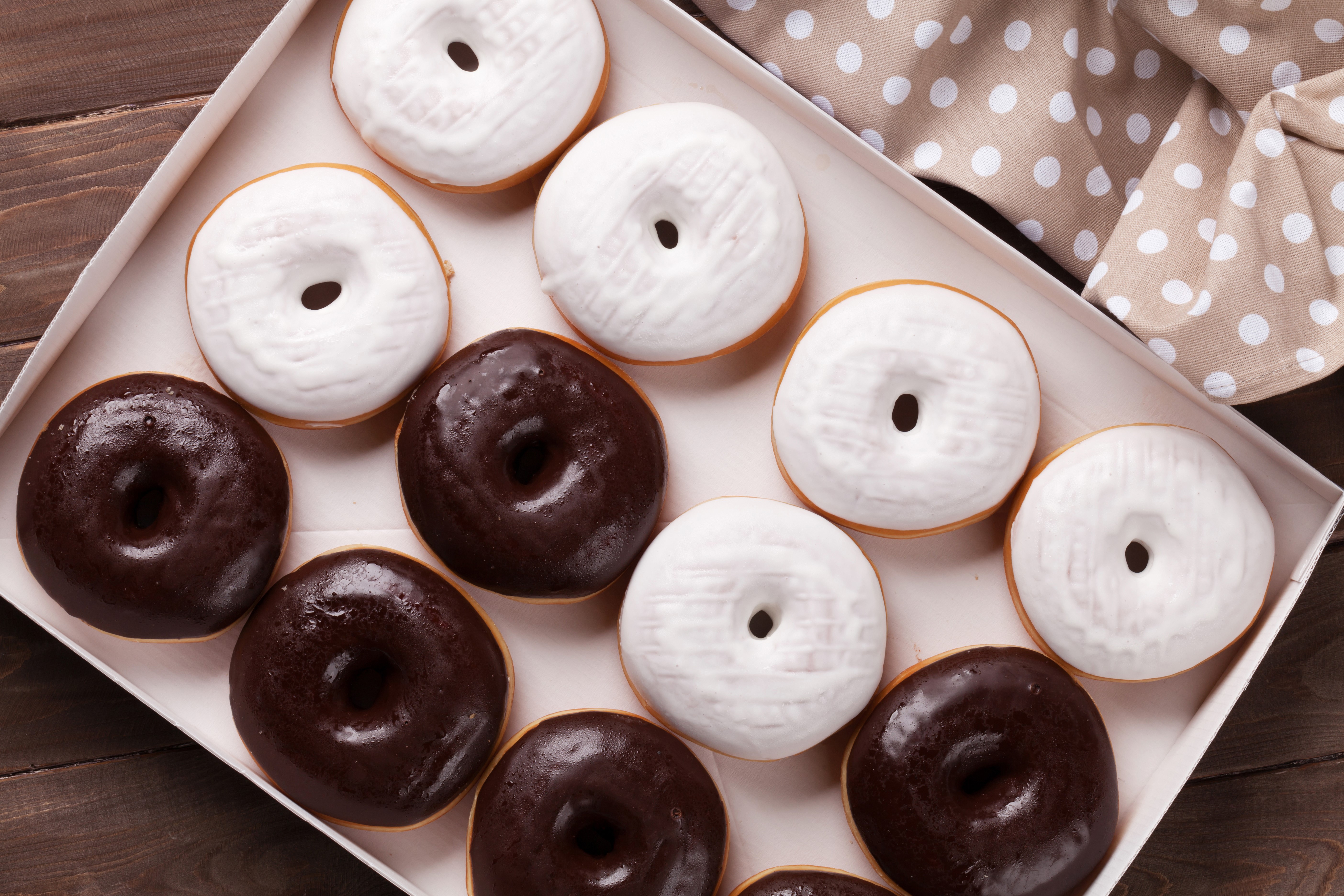 Box of Chocolate and White Frosted Donuts HD Wallpaper