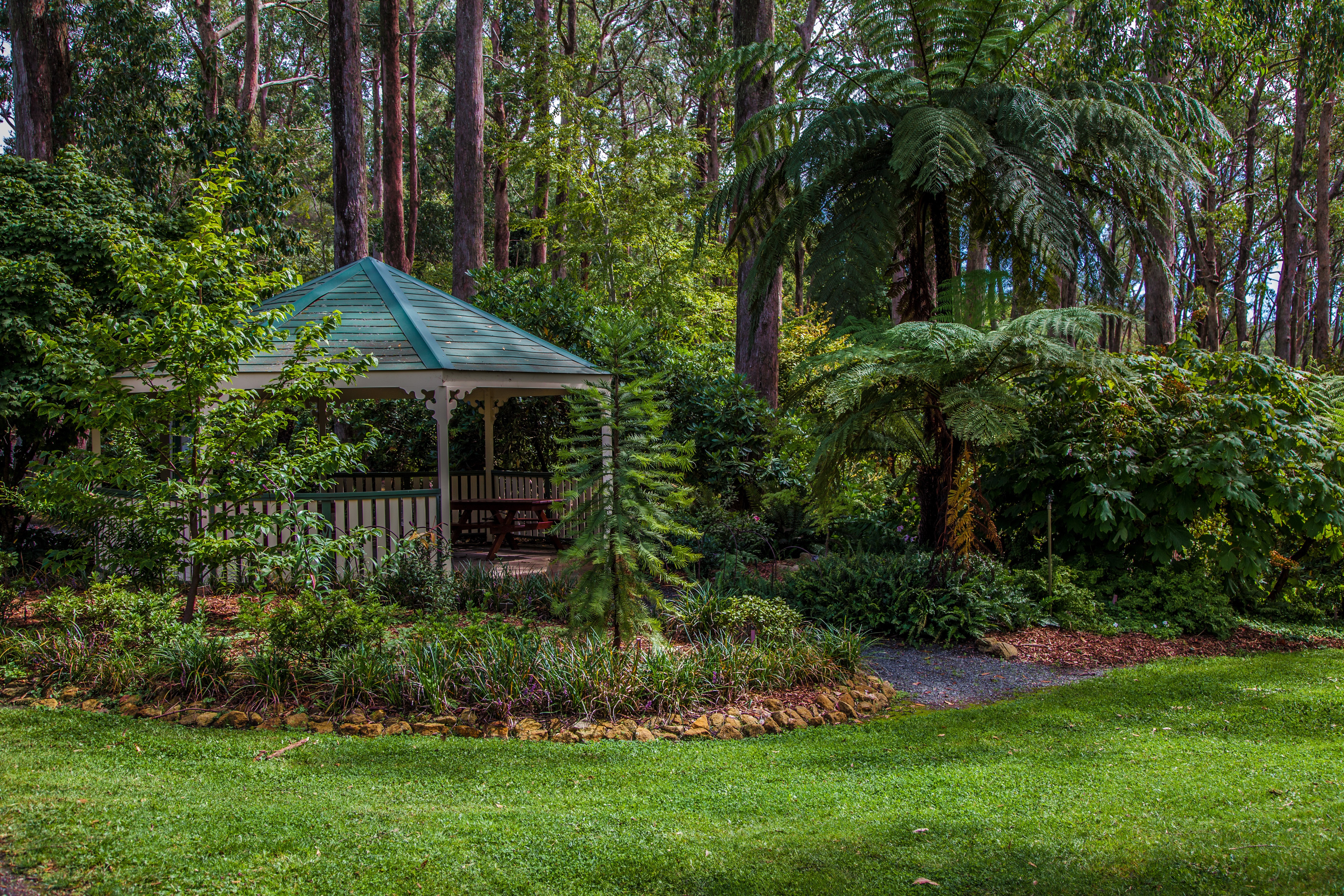 Gazebo in Mount Lofty Botanic Garden, Australia HD Wallpaper