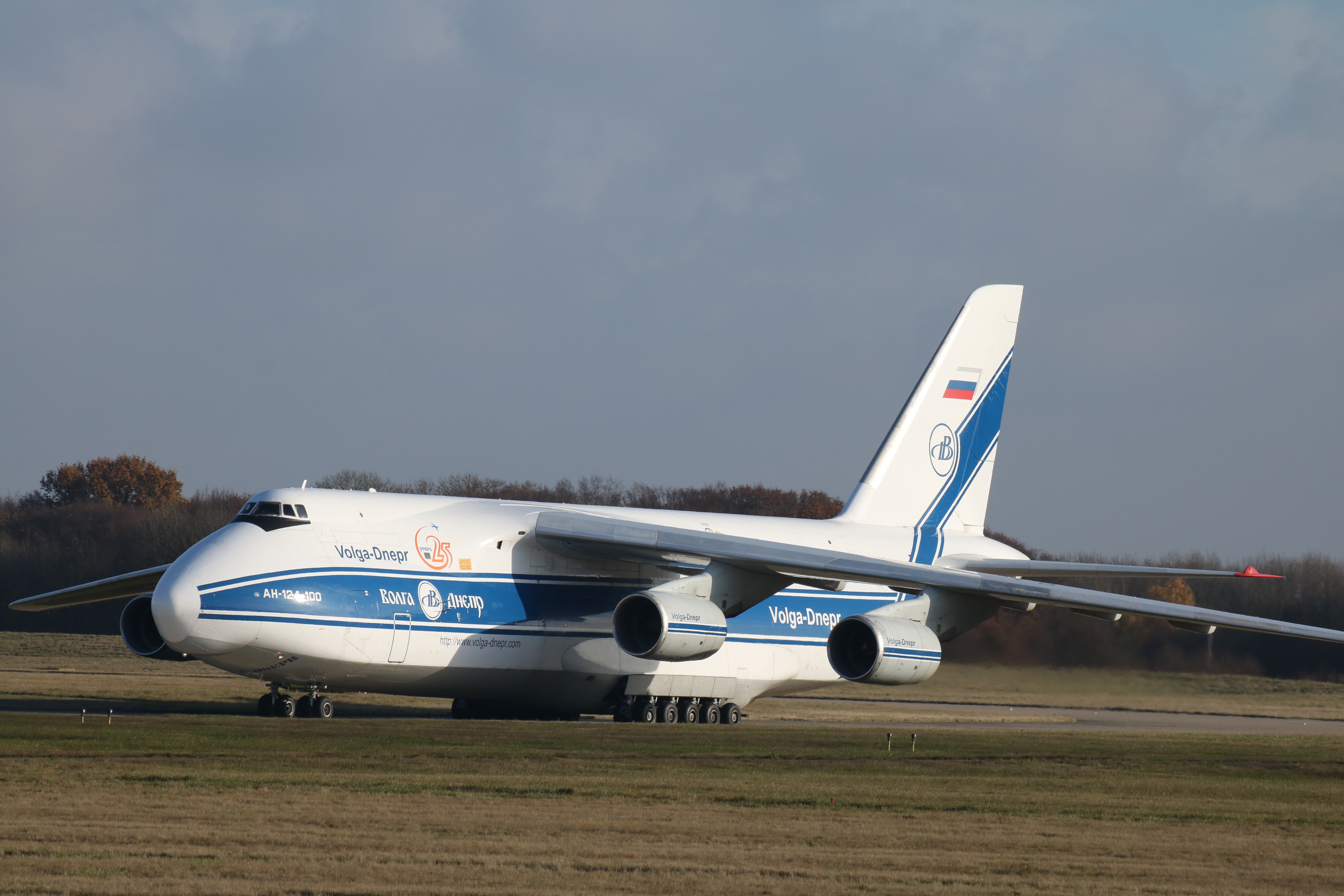Antonov An-124-100 Volga-Dnepr transport aircraft HD Wallpaper