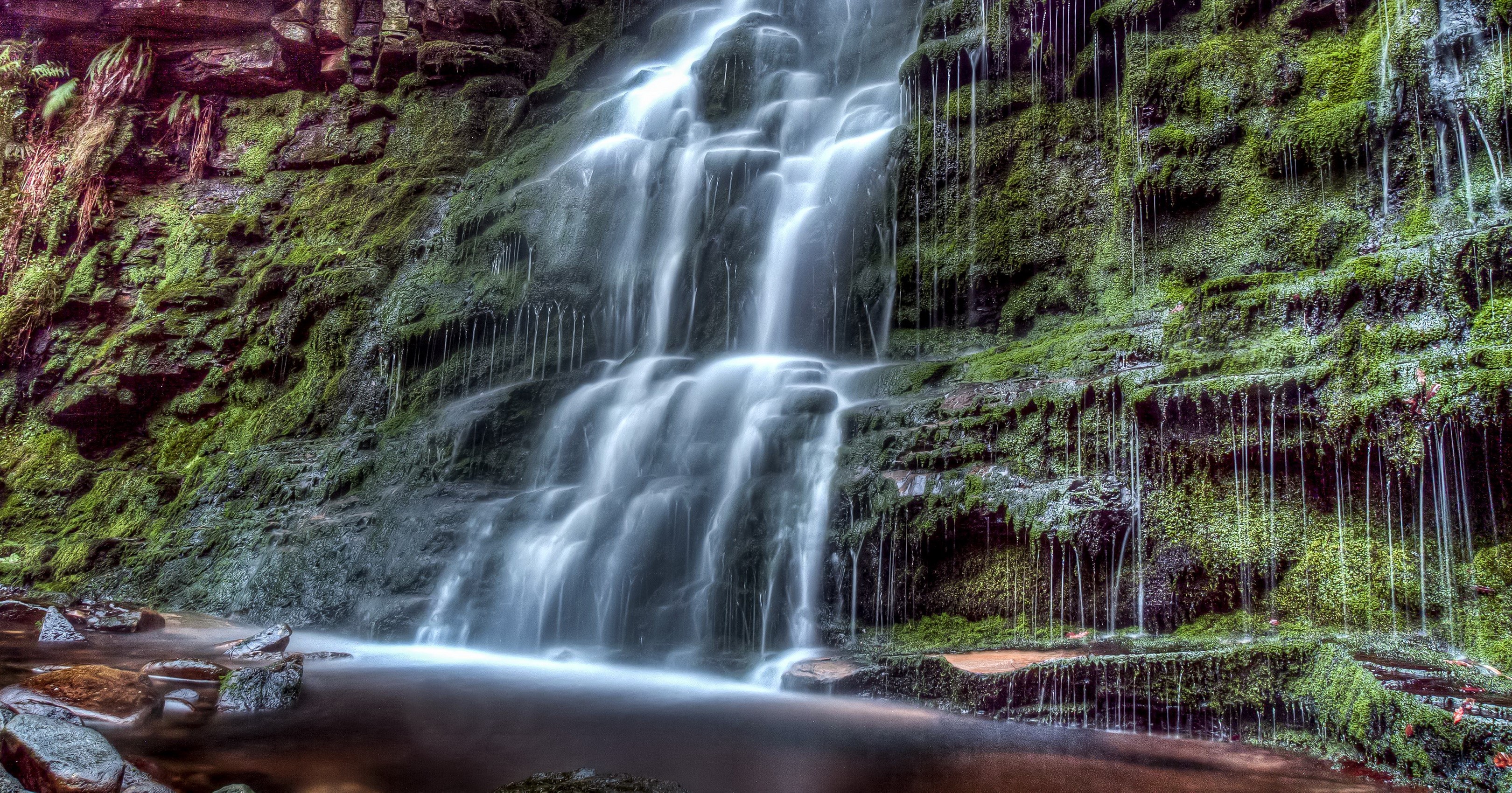 Middle Black Clough Waterfall in the United Kingdom HD Wallpaper