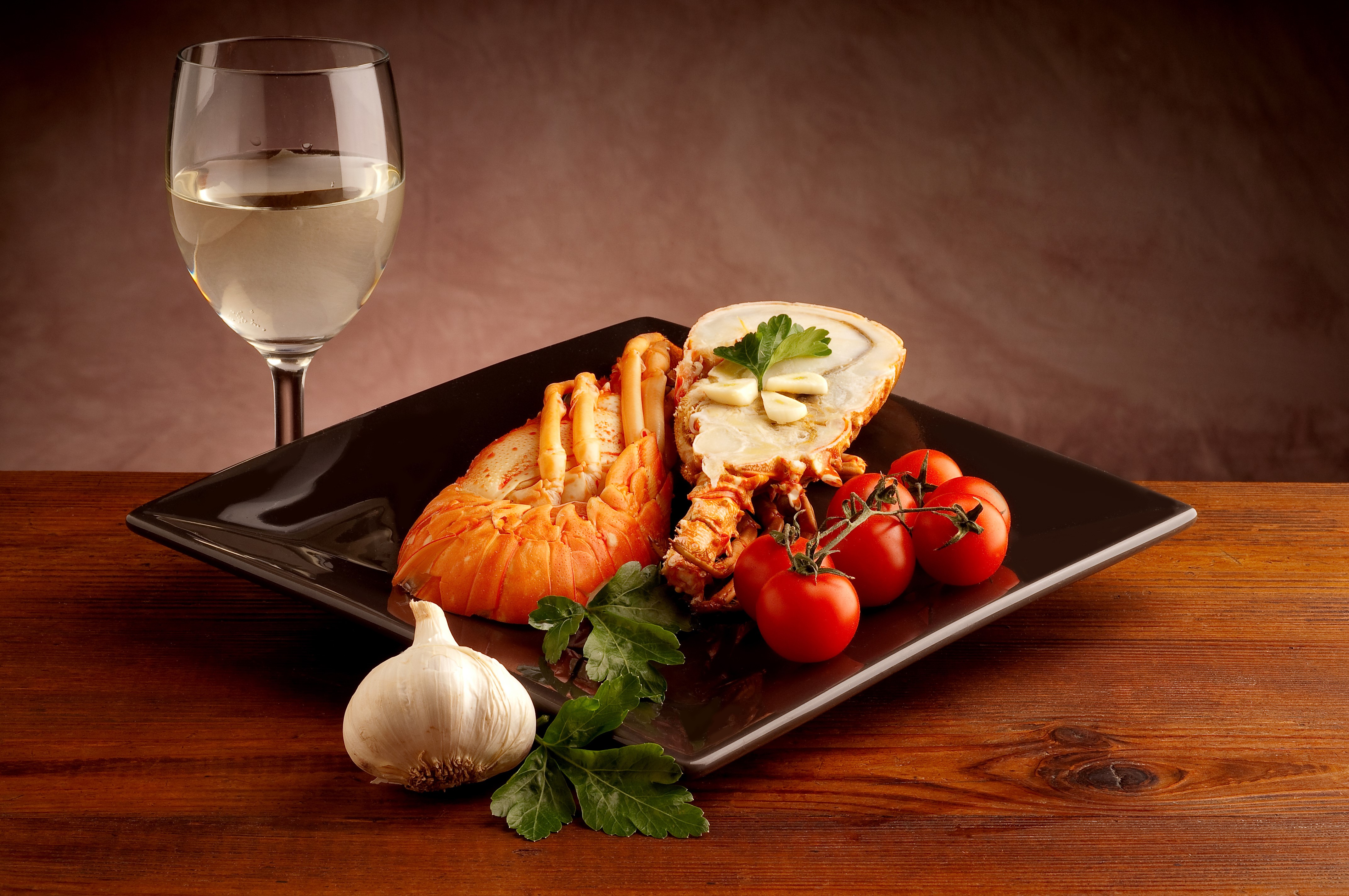Lobster Tail with Tomatoes, Garlic, and White Wine HD Wallpaper