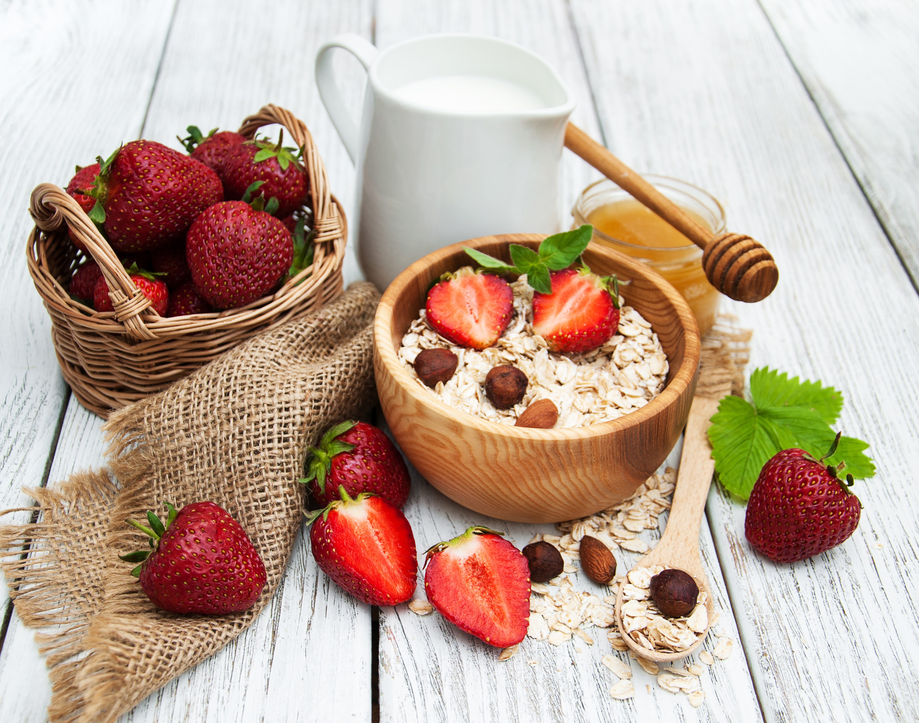 Oatmeal with strawberries, milk, and honey HD Wallpaper