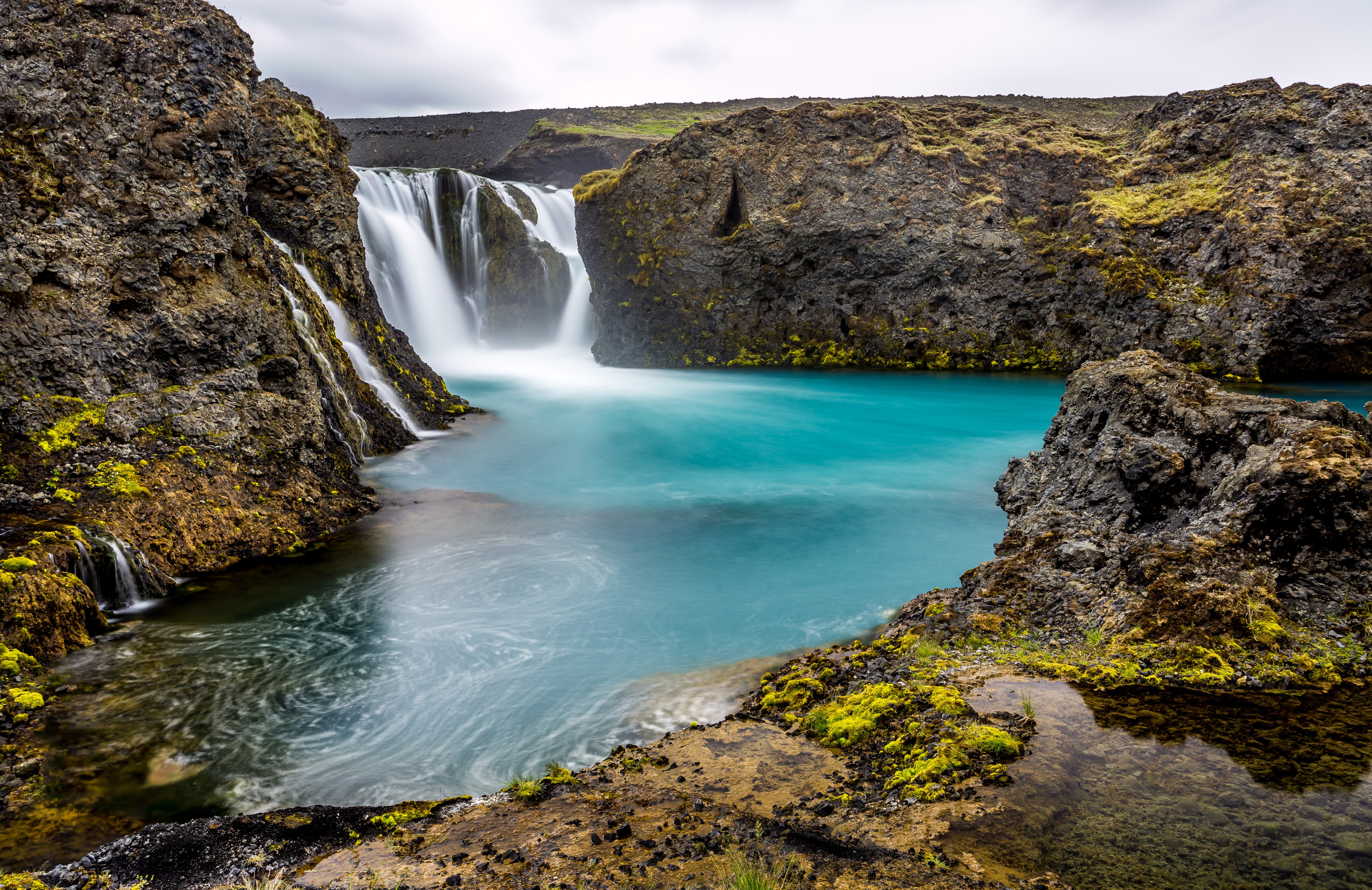 Sigoldufoss waterfall in Iceland HD Wallpaper