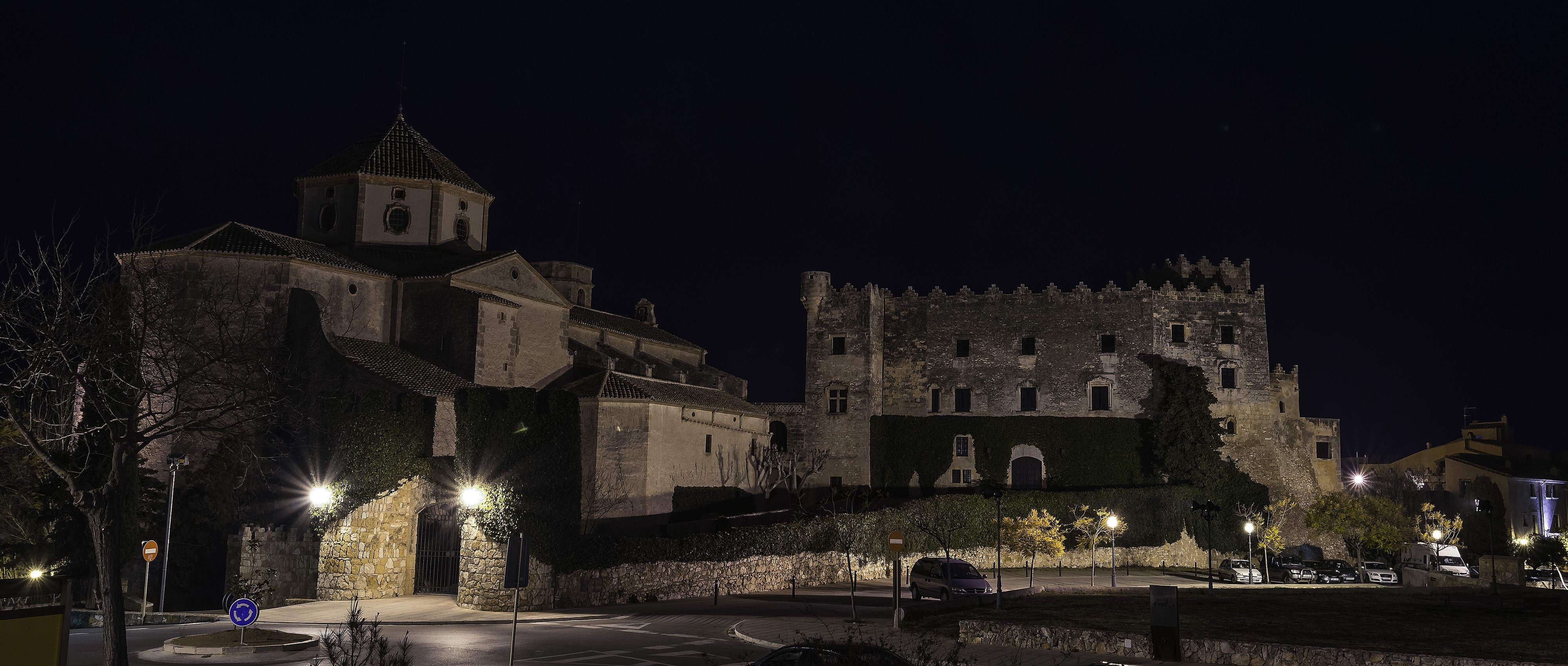 4K Castillo de Tamarit Tarragona Spain Night HD Wallpaper