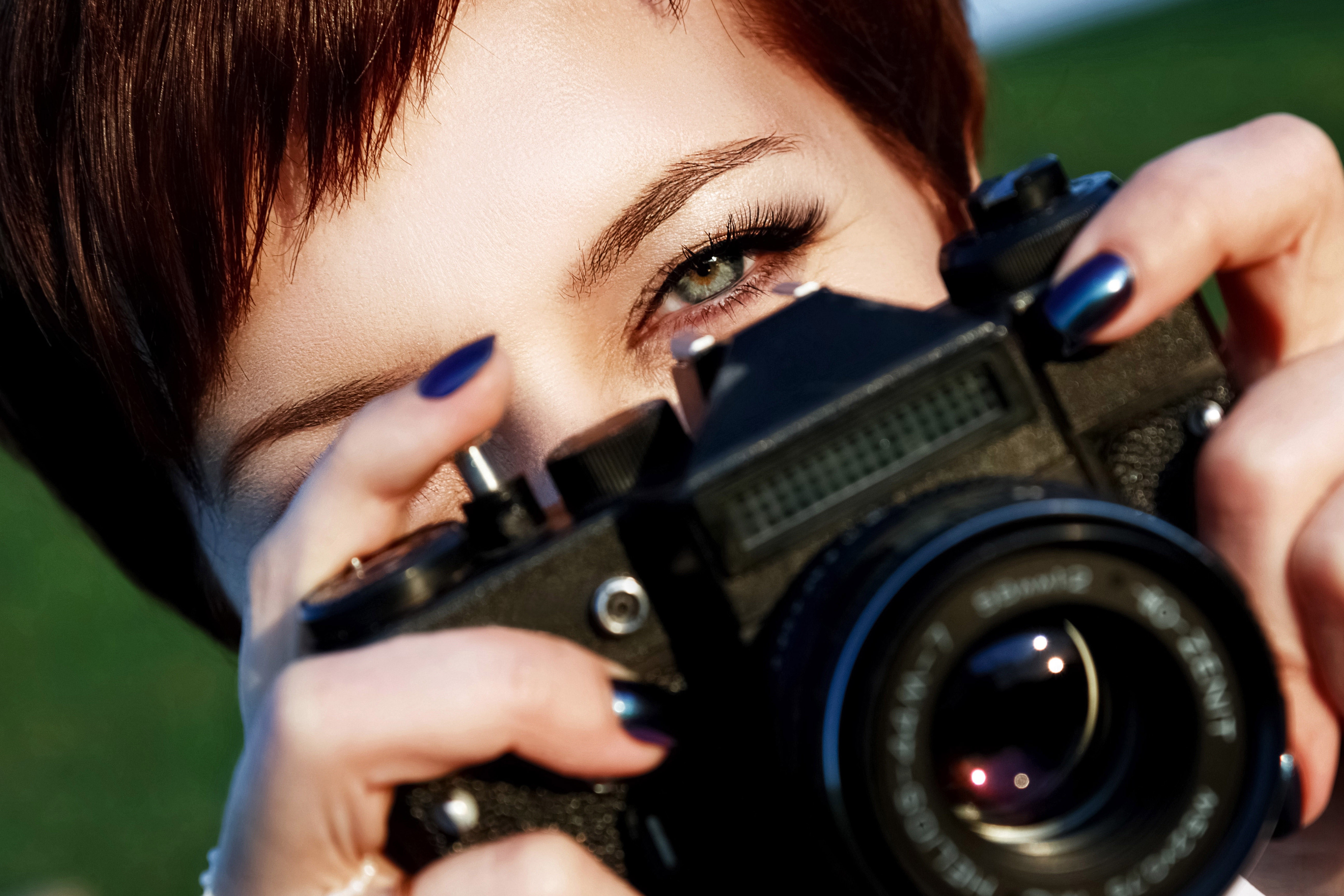 Woman with Zenit camera HD Wallpaper