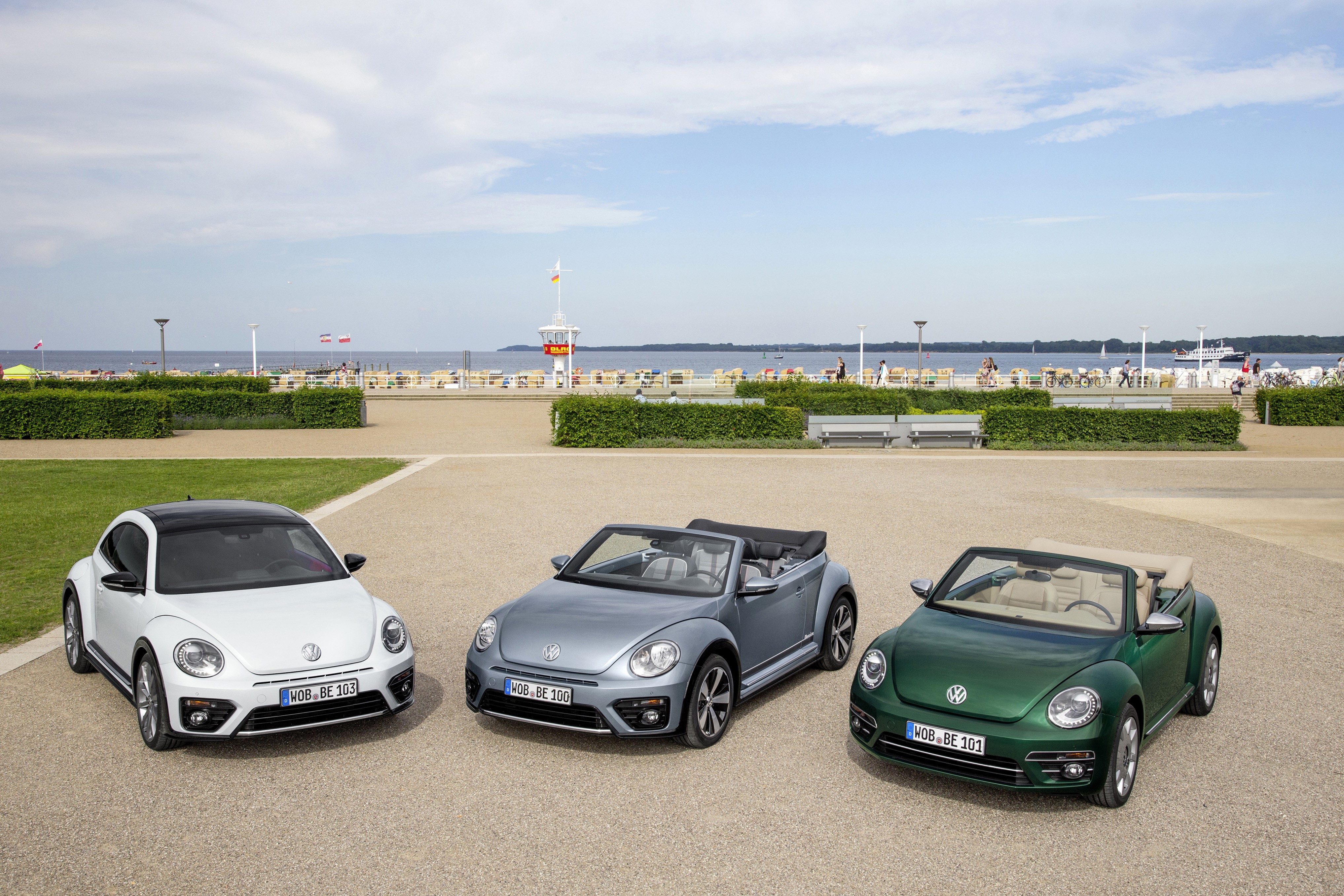 Three Volkswagen Beetle Cabriolets at the Beach HD Wallpaper