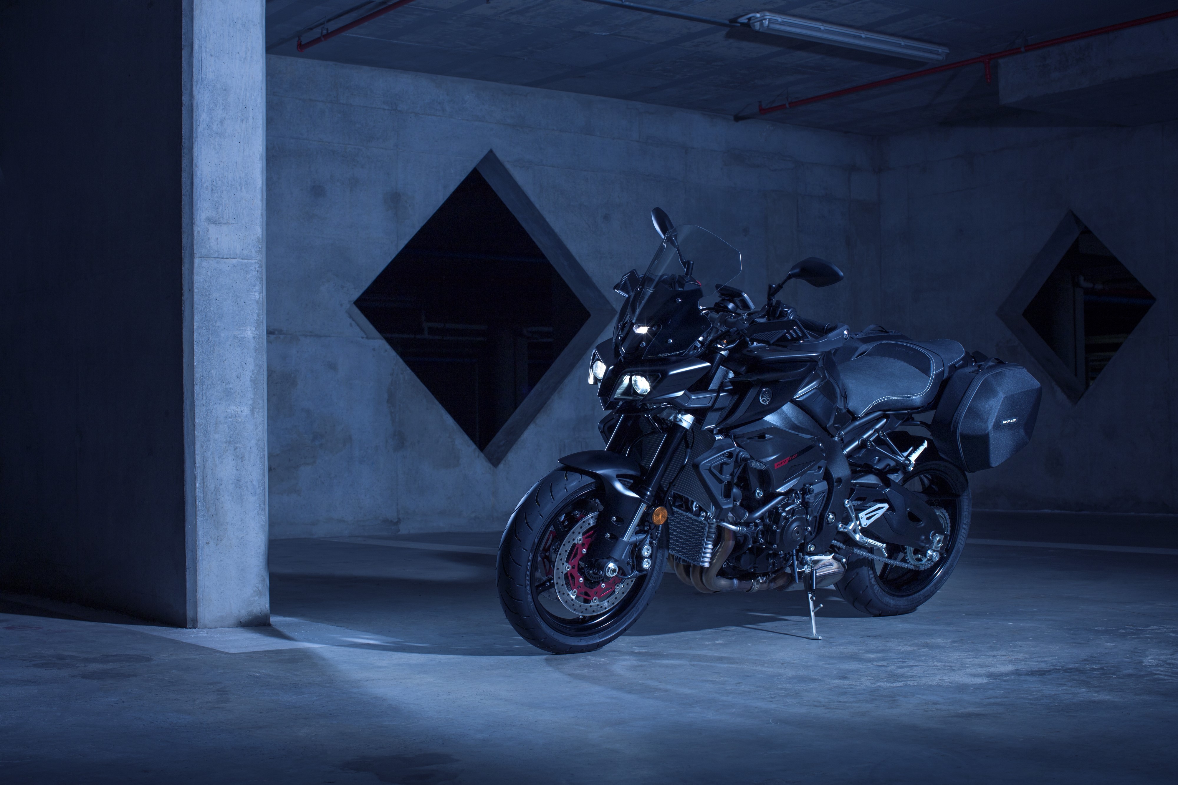2017 Yamaha MT-10 Tourer Edition motorcycle HD Wallpaper