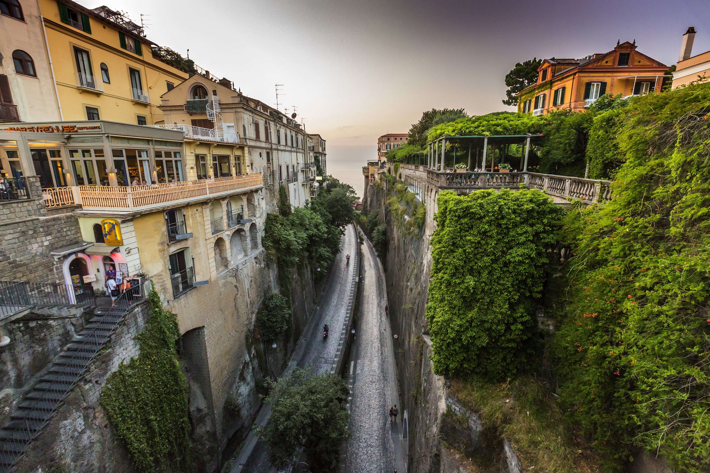 Street in a ravine in Sorrento, Italy HD Wallpaper