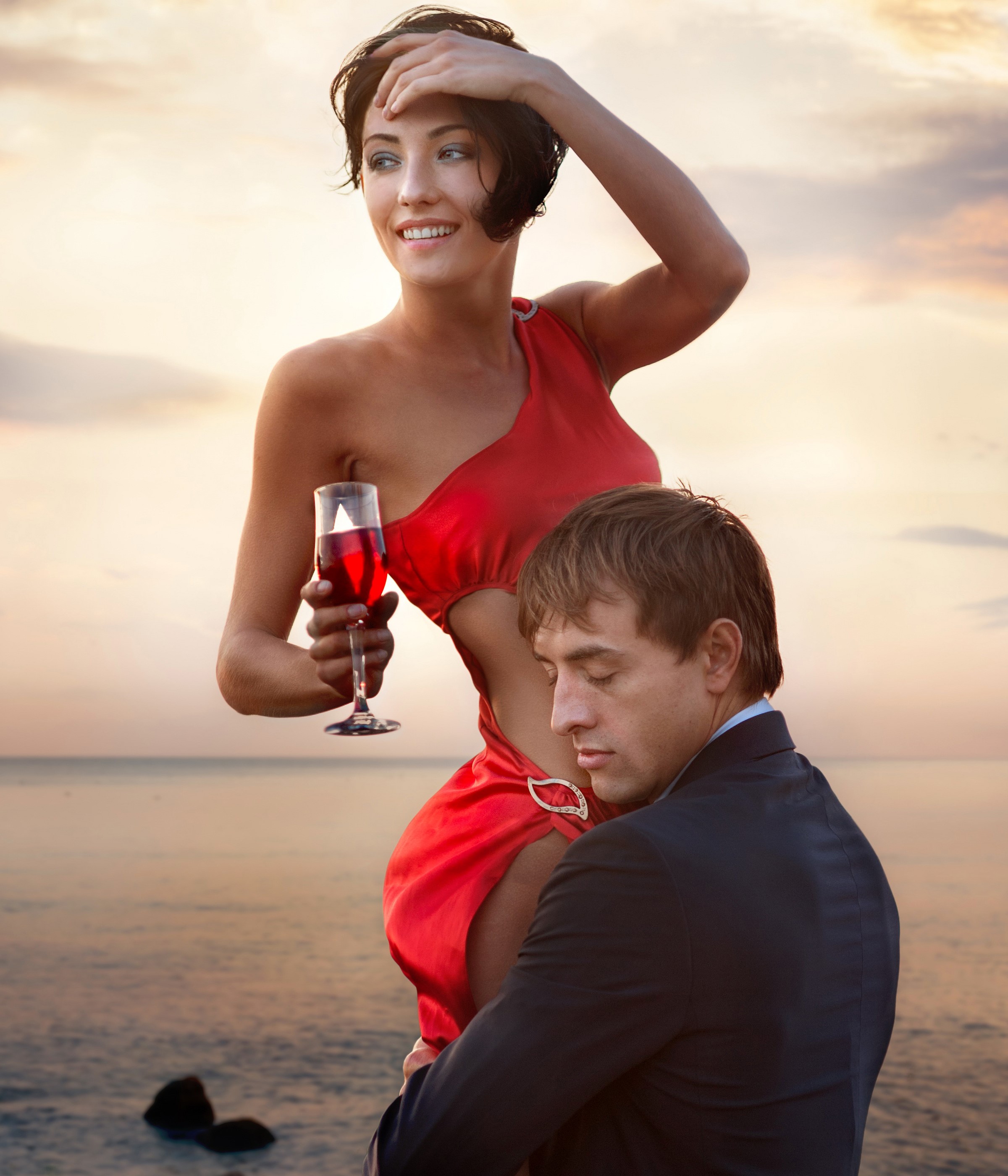Couple with wine glass by the sea at sunset HD Wallpaper