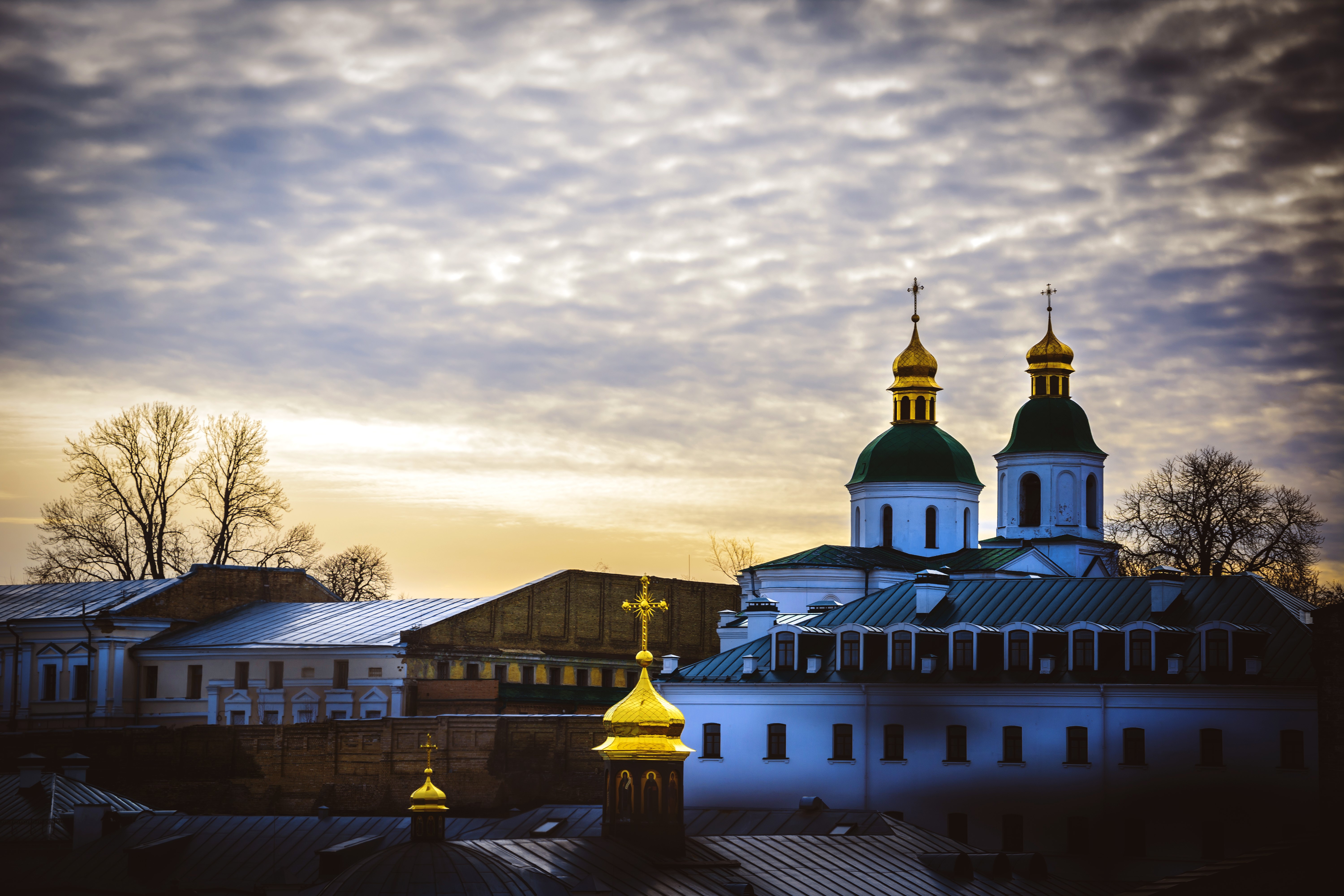Kiev Pechersk Lavra churches and domes at sunset HD Wallpaper