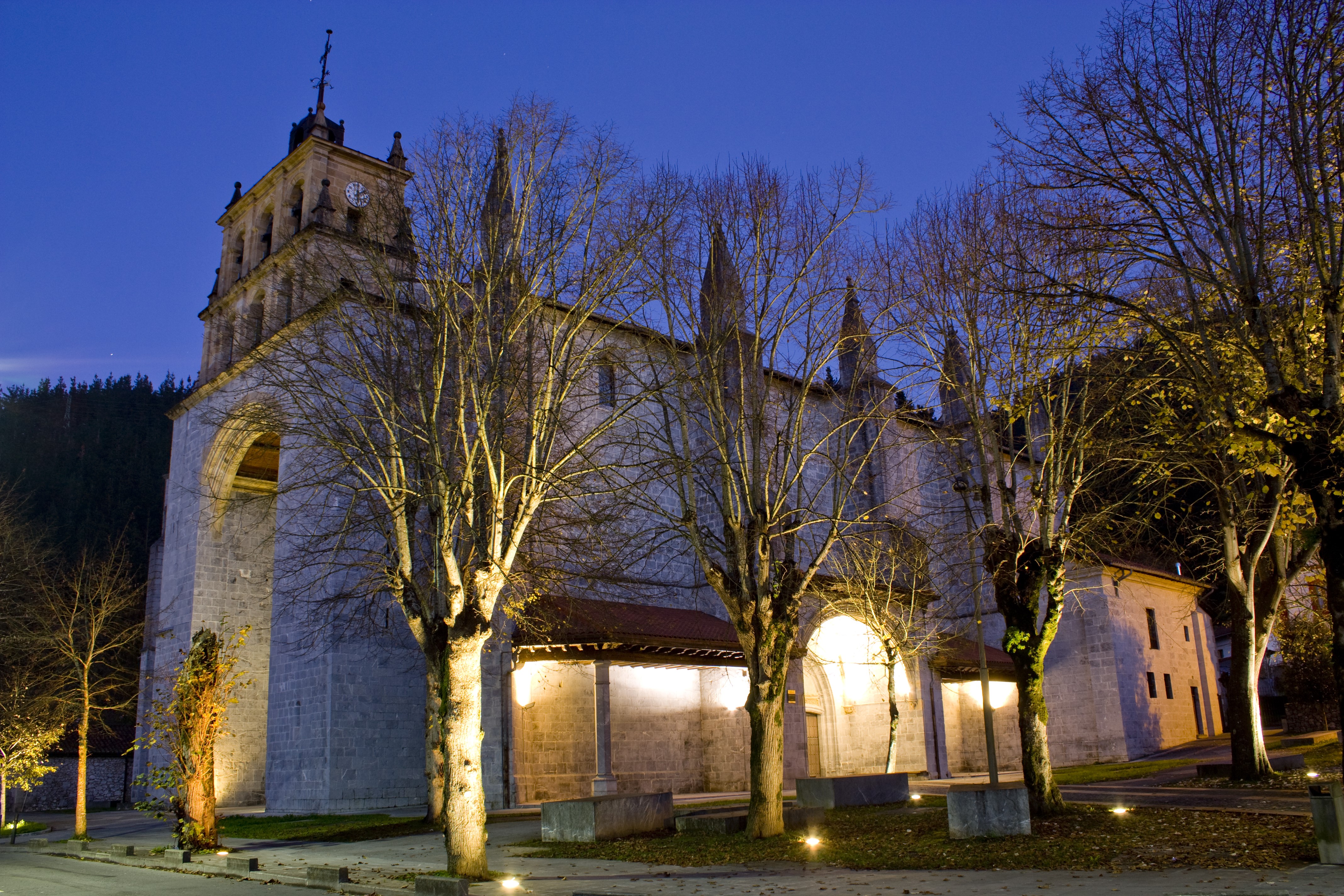 Church at night in Penyaserrada, Spain HD Wallpaper