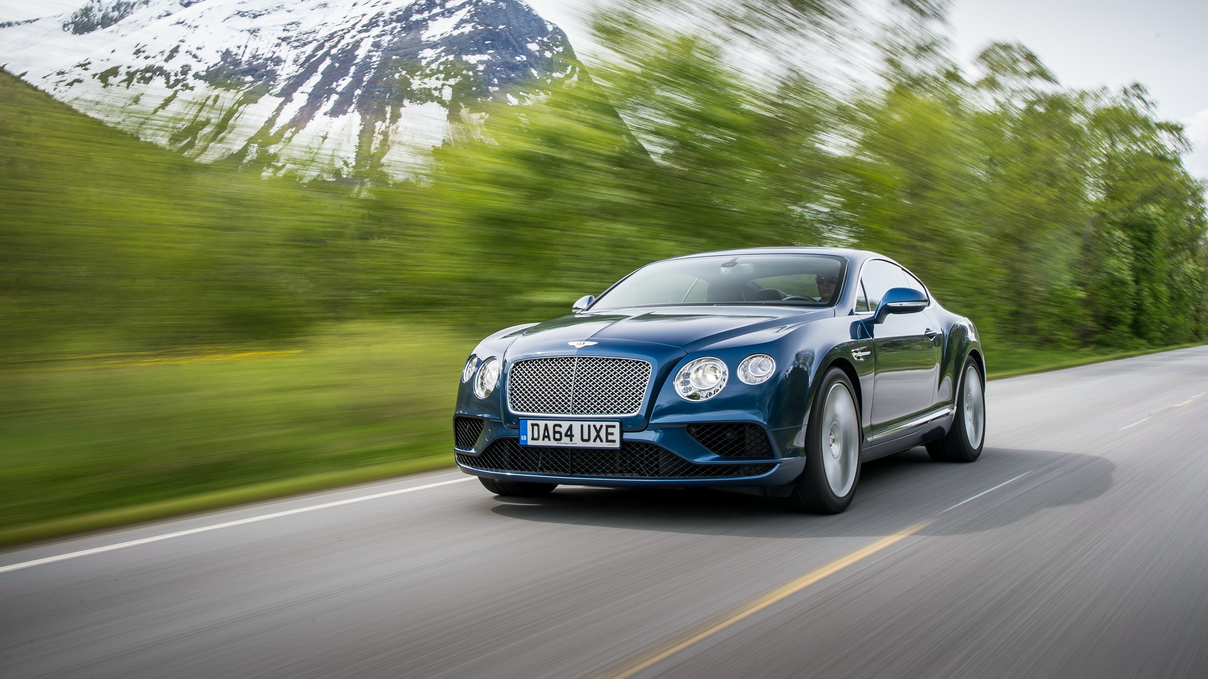 Bentley Continental 2015 in Motion HD Wallpaper