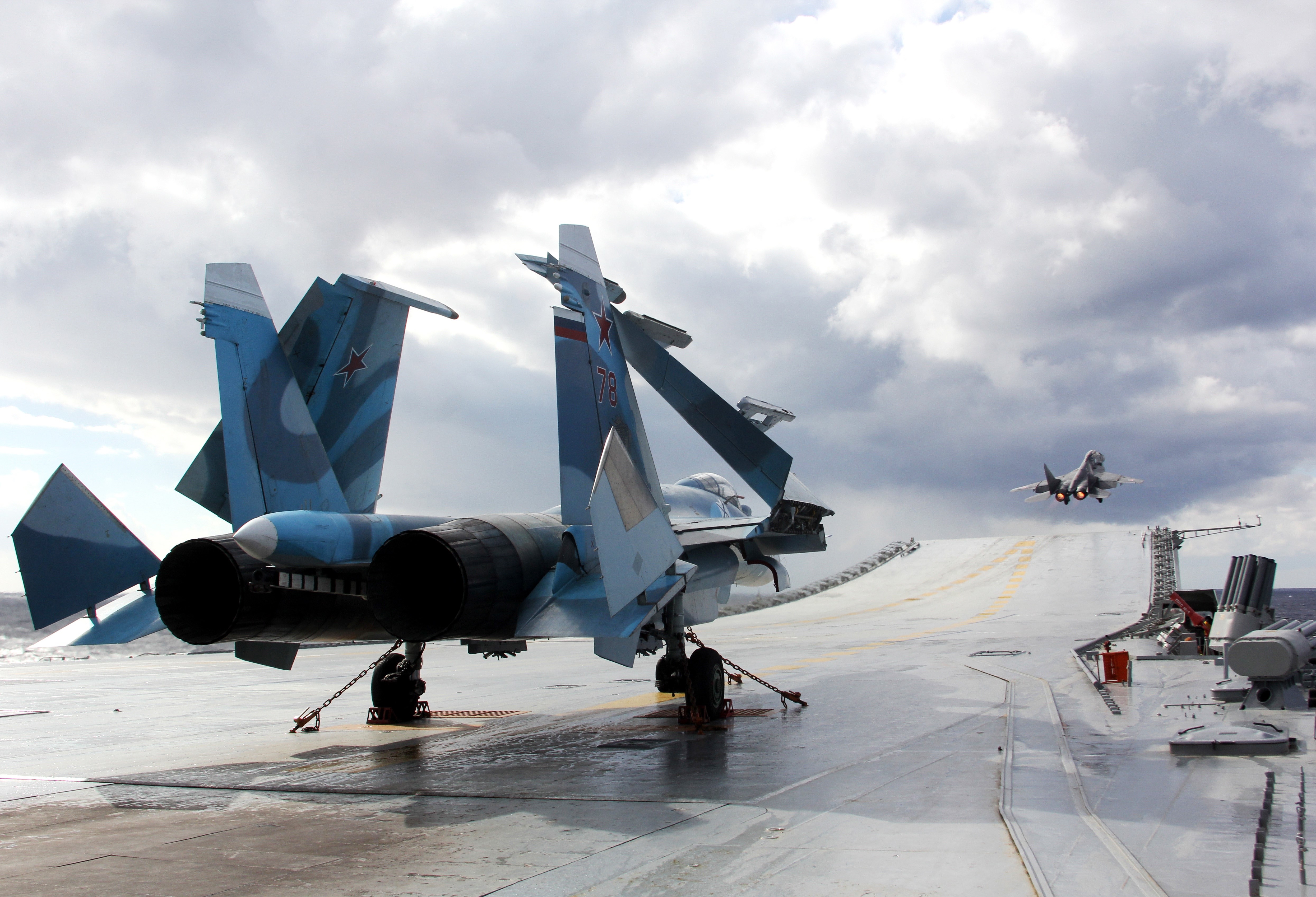 4K Su-33 fighter jets on Admiral Kuznetsov aircraft carrier HD Wallpaper