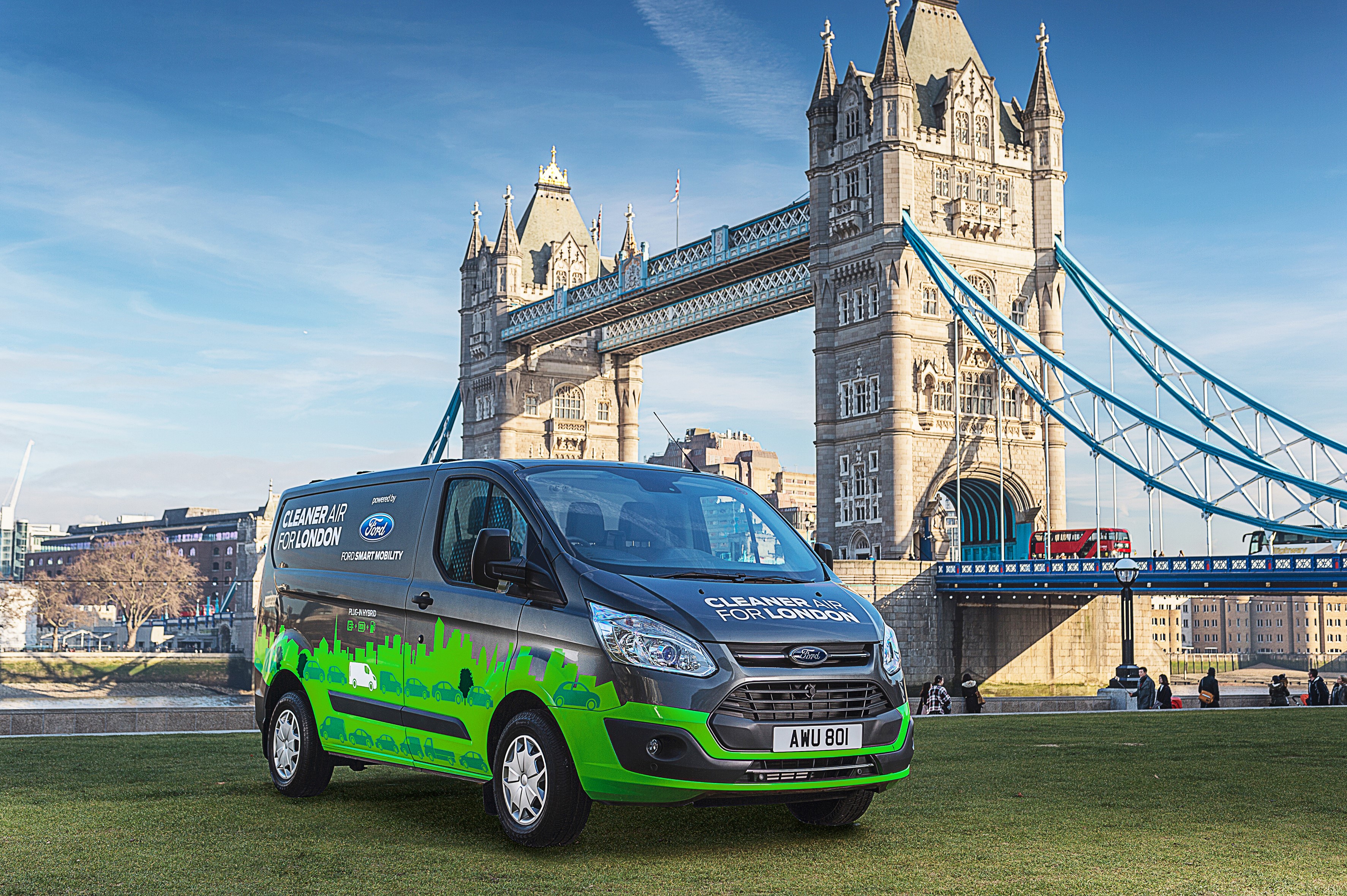 Ford Transit Custom PHEV Prototype near Tower Bridge, London HD Wallpaper