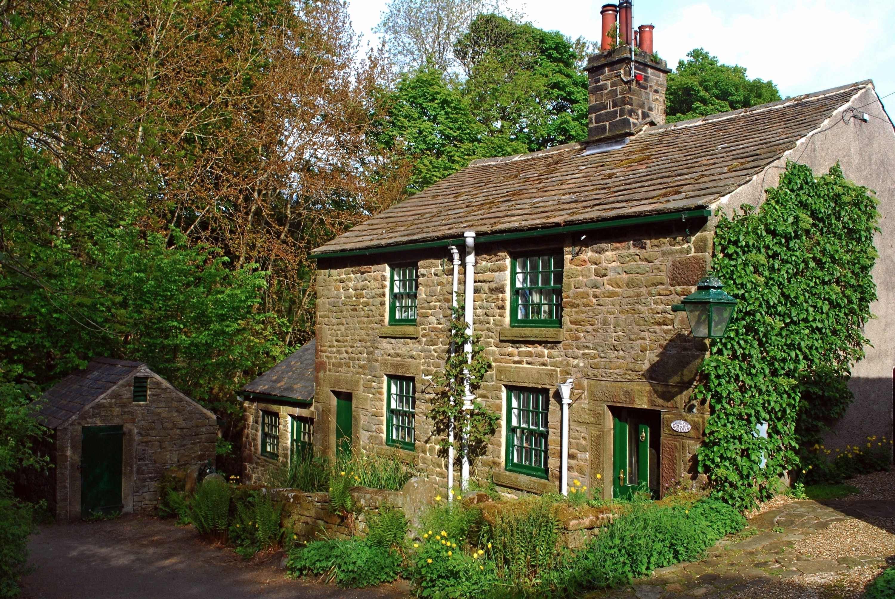 Stone cottage and outbuilding in Edale, Derbyshire, United Kingdom HD Wallpaper