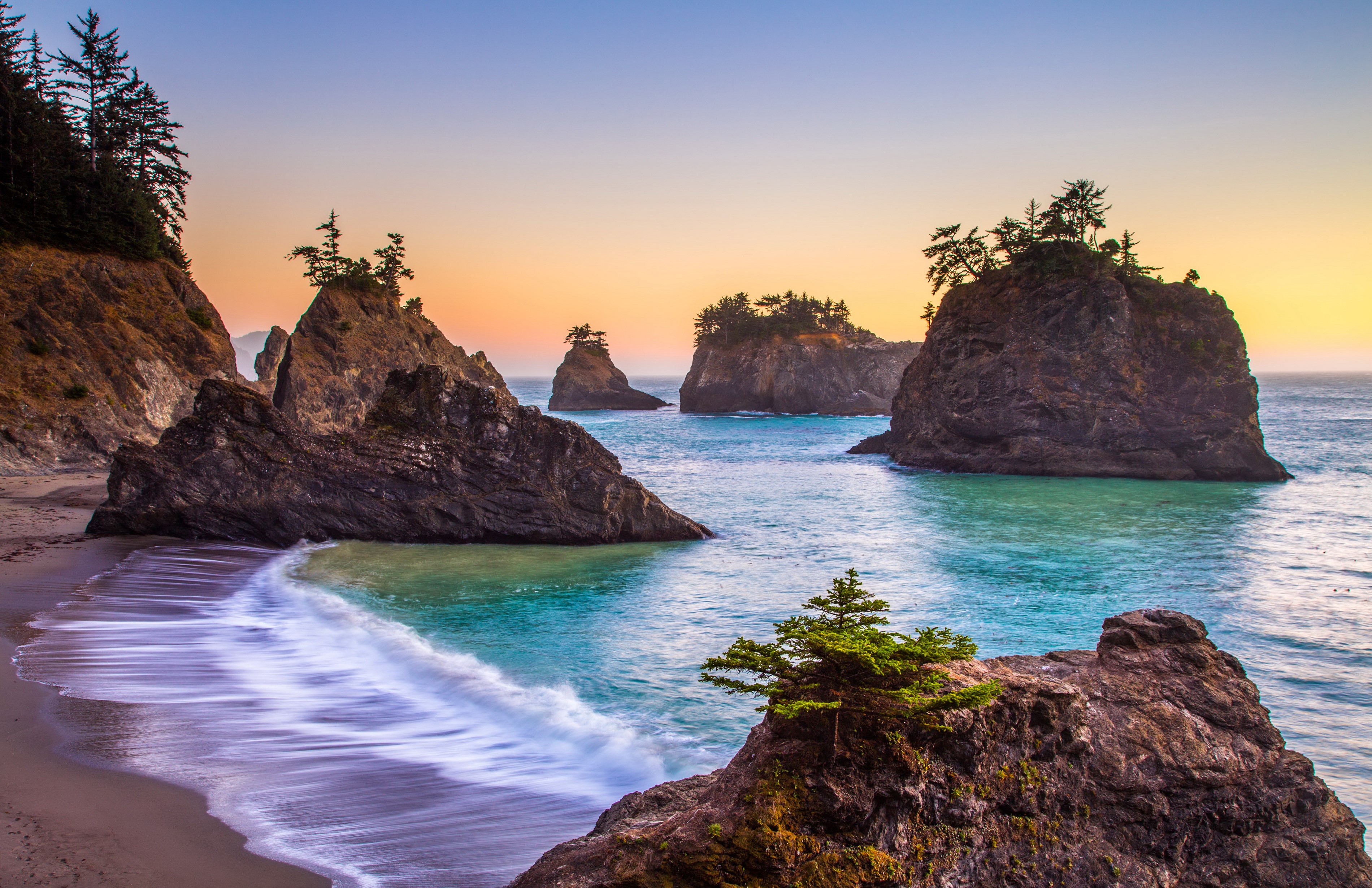 Oregon Coast with Sea Stacks at Sunset HD Wallpaper