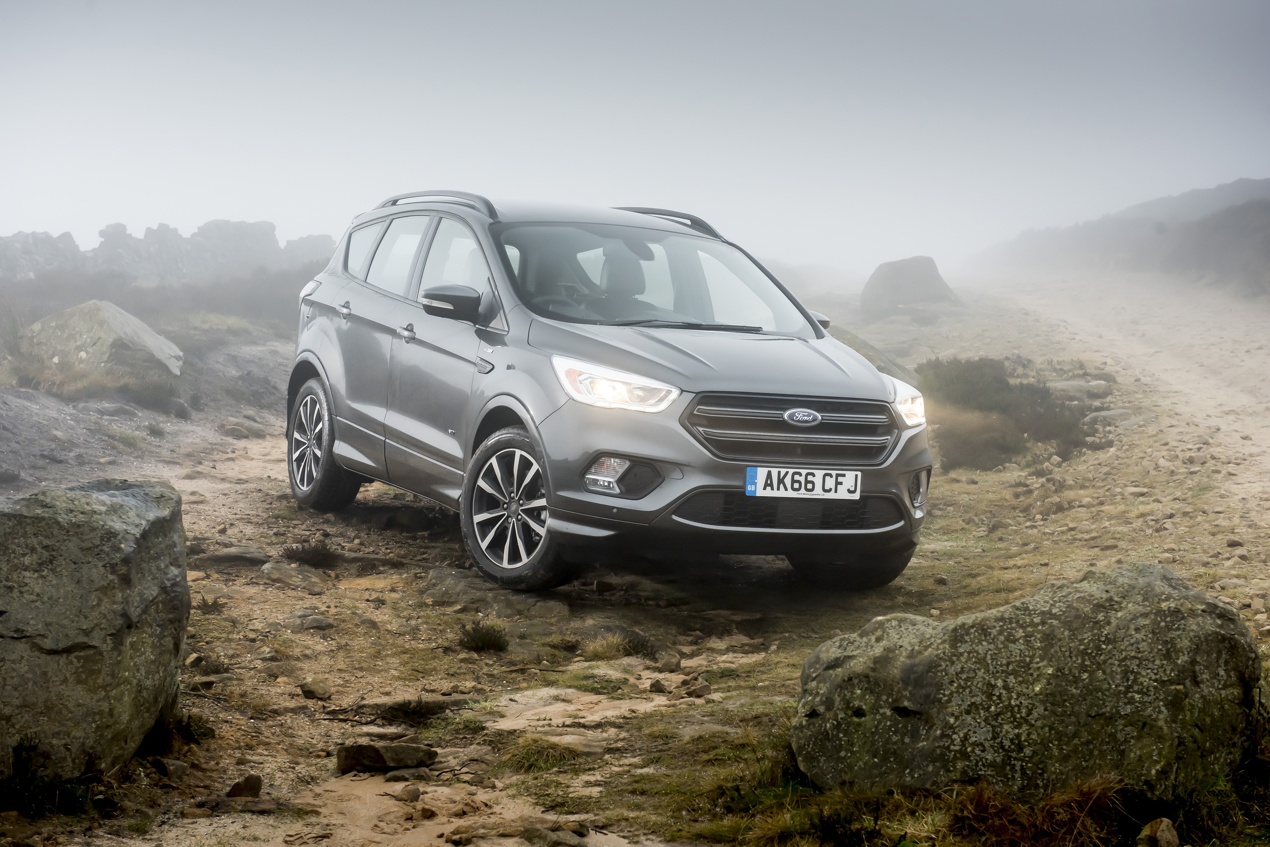 4K 2017 Ford Kuga ST-Line in Grey HD Wallpaper