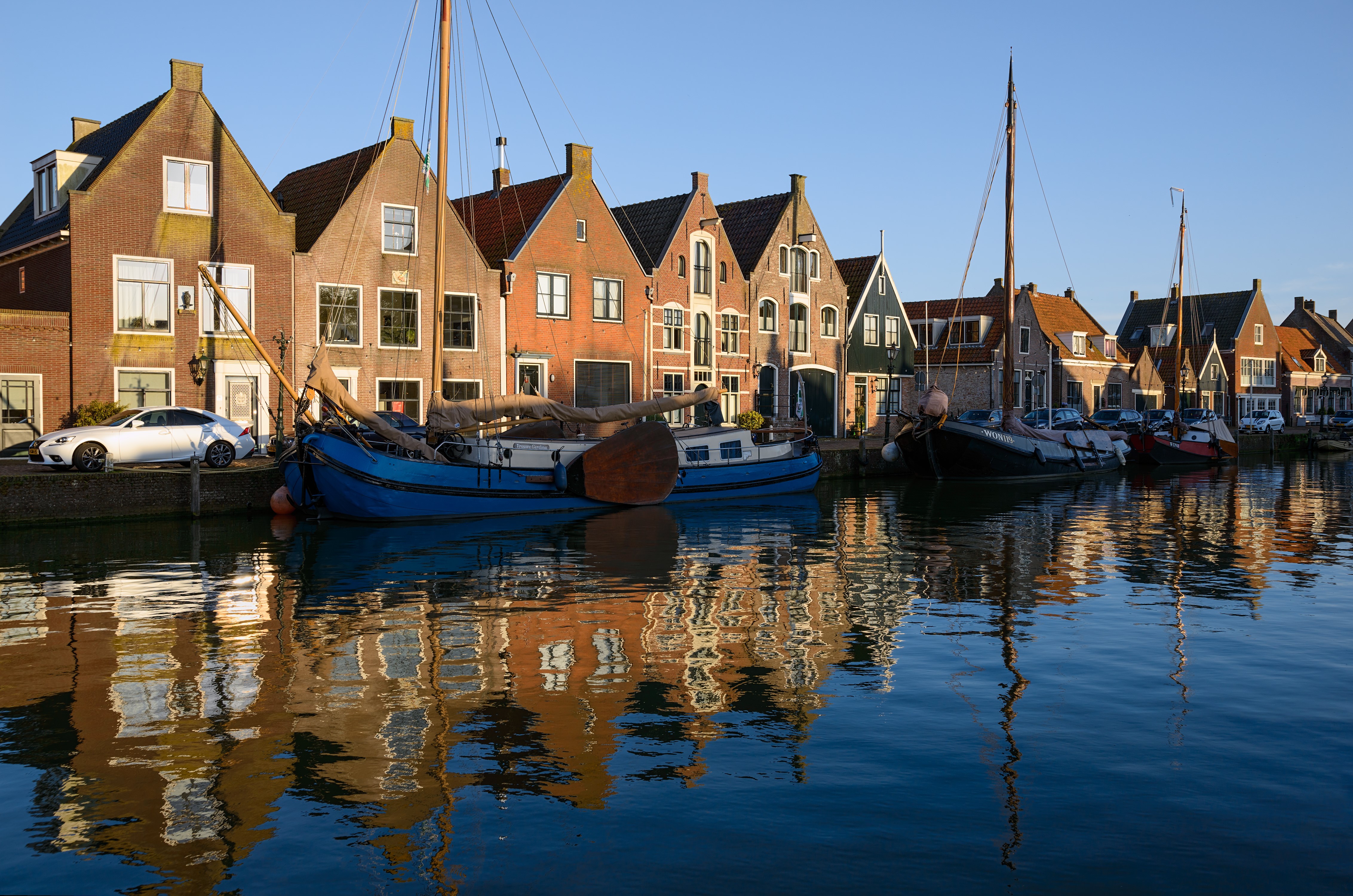 Monnickendam Netherlands Houses and Boats on River HD Wallpaper