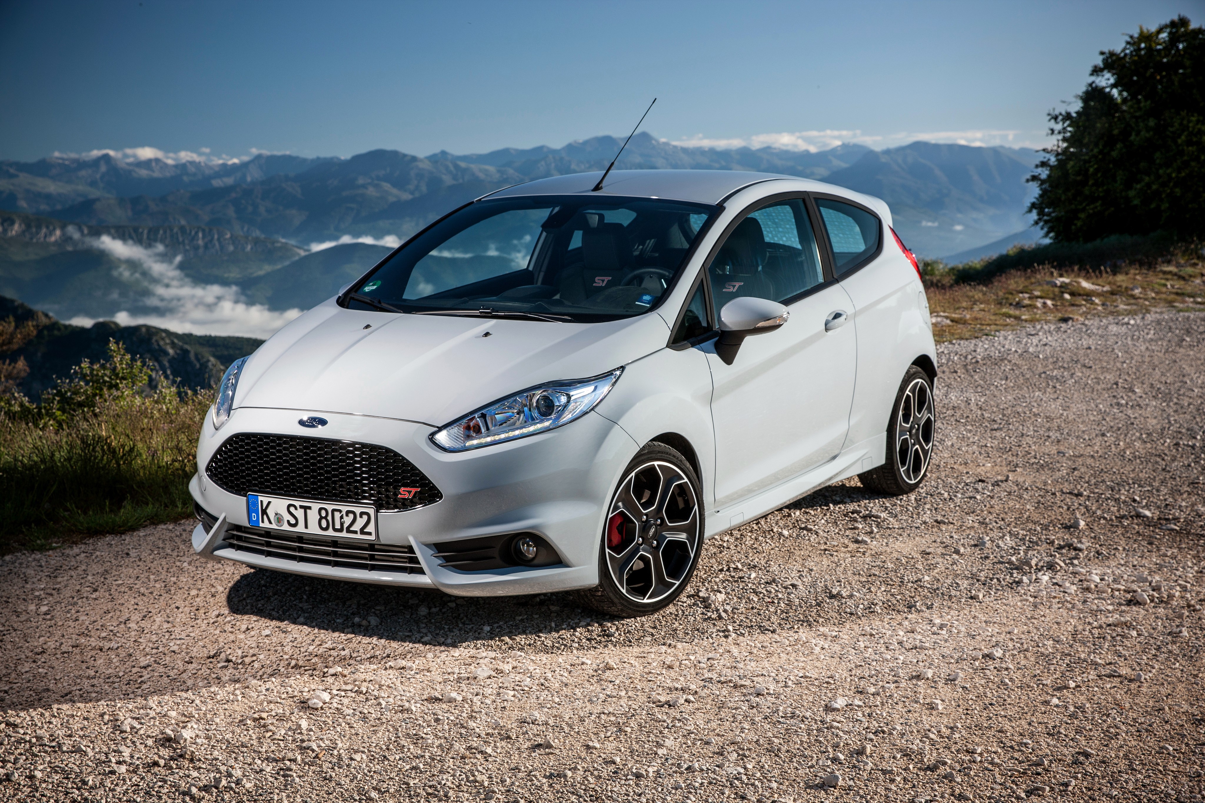 White 2016 Ford Fiesta ST200 HD Wallpaper