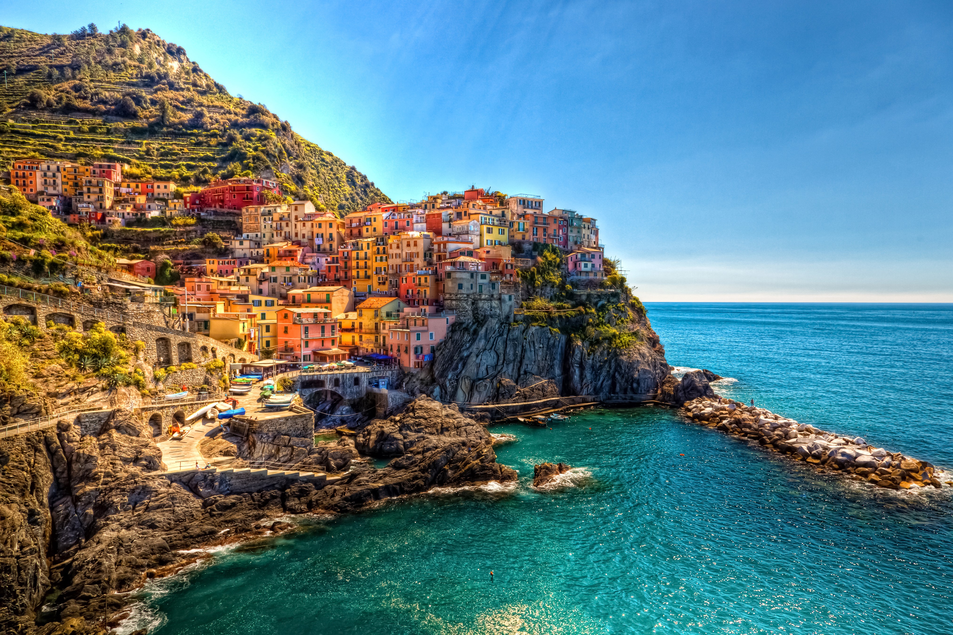 Manarola, Liguria, Italy: Colorful Houses on a Rocky Coast HD Wallpaper